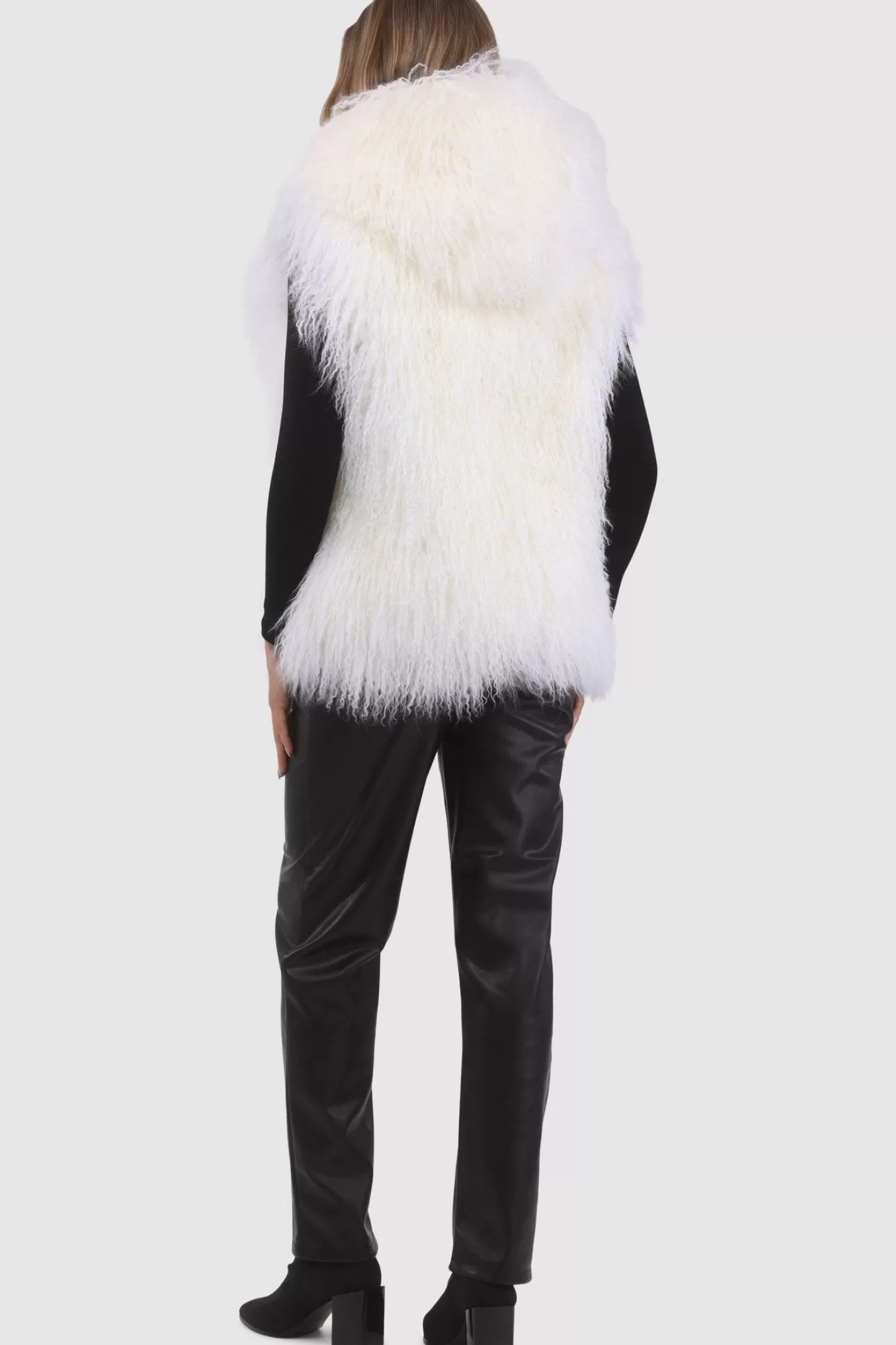 Veste réversible femme GORSKI Montréal - Édition exclusive en agneau shearling mongol avec doublure en laine et cachemire Loro Piana - Confort hiver et élégance intemporelle 

(Note : J'ai restructuré la phrase pour une lecture plus fluide, ajouté des termes évocateurs comme 