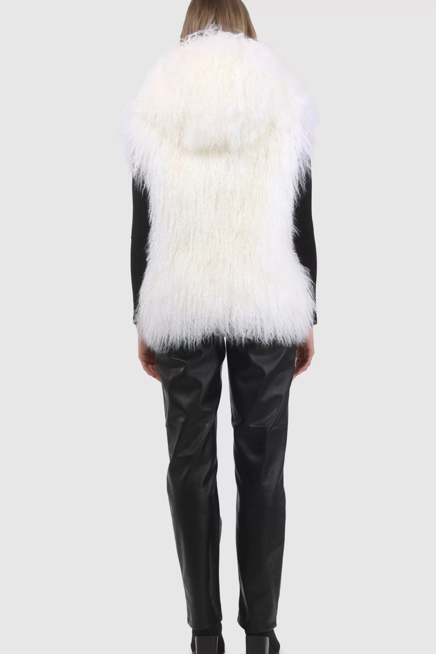Veste réversible femme GORSKI Montréal - Édition exclusive en agneau shearling mongol avec doublure en laine et cachemire Loro Piana - Confort hiver et élégance intemporelle 

(Note : J'ai restructuré la phrase pour une lecture plus fluide, ajouté des termes évocateurs comme 