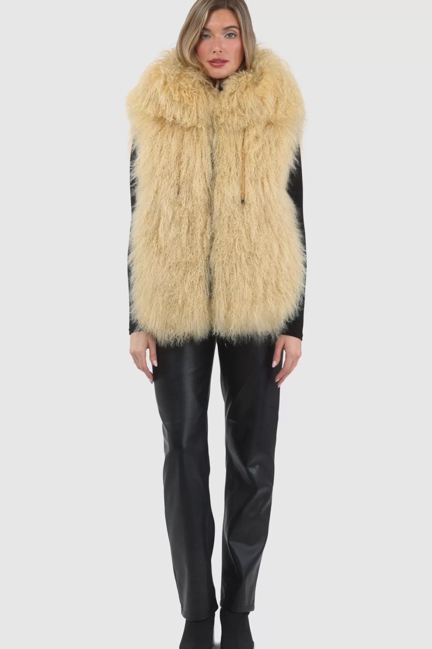 Veste réversible femme GORSKI Montréal - Édition exclusive en agneau shearling mongol avec doublure en laine et cachemire Loro Piana - Confort hiver et élégance intemporelle 

(Note : J'ai restructuré la phrase pour une lecture plus fluide, ajouté des termes évocateurs comme 
