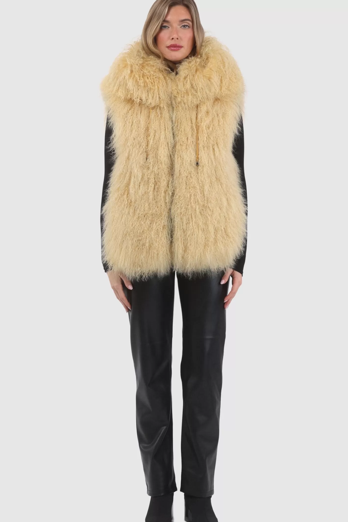 Veste réversible femme GORSKI Montréal - Édition exclusive en agneau shearling mongol avec doublure en laine et cachemire Loro Piana - Confort hiver et élégance intemporelle 

(Note : J'ai restructuré la phrase pour une lecture plus fluide, ajouté des termes évocateurs comme 