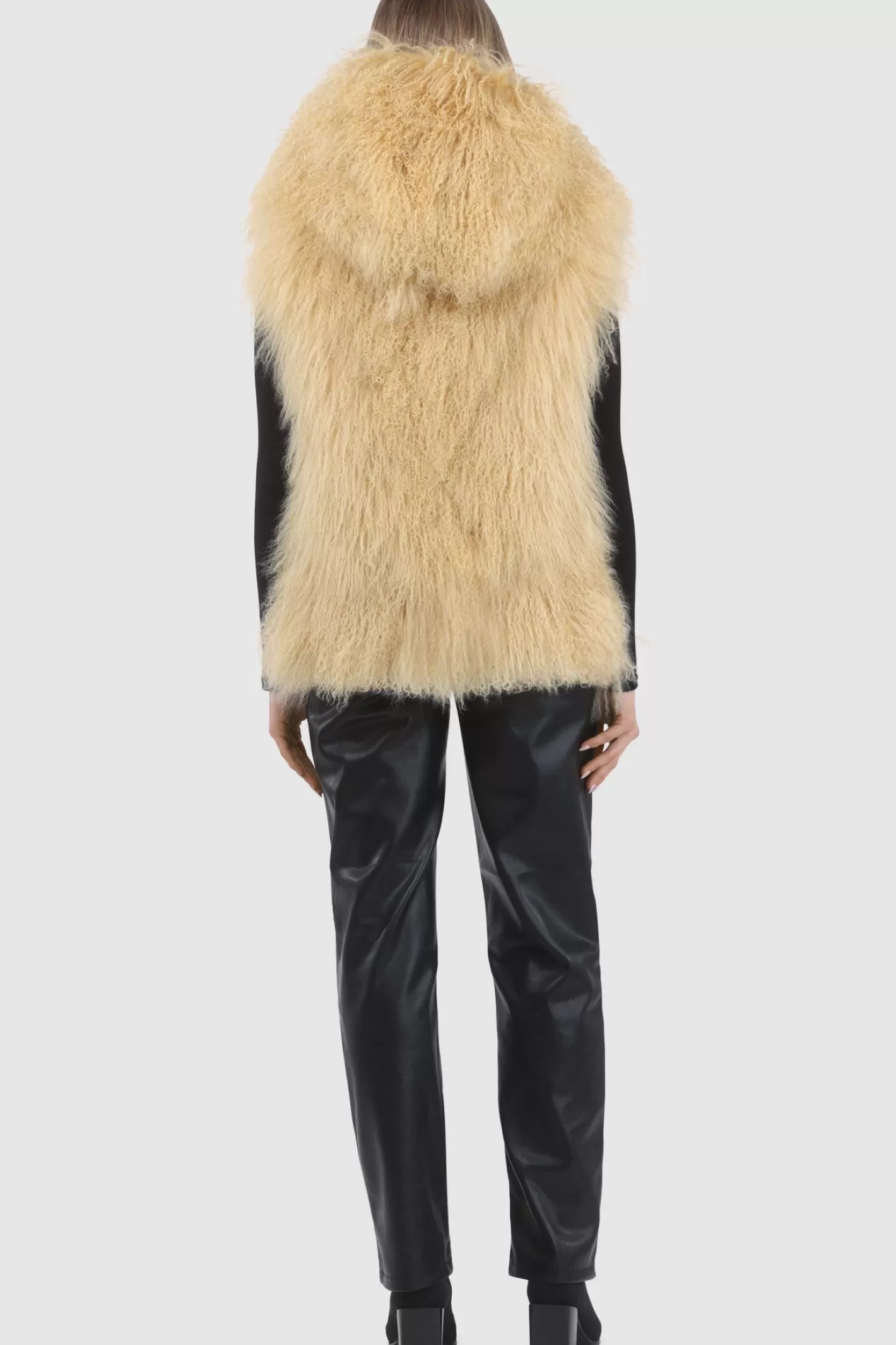Veste réversible femme GORSKI Montréal - Édition exclusive en agneau shearling mongol avec doublure en laine et cachemire Loro Piana - Confort hiver et élégance intemporelle 

(Note : J'ai restructuré la phrase pour une lecture plus fluide, ajouté des termes évocateurs comme 