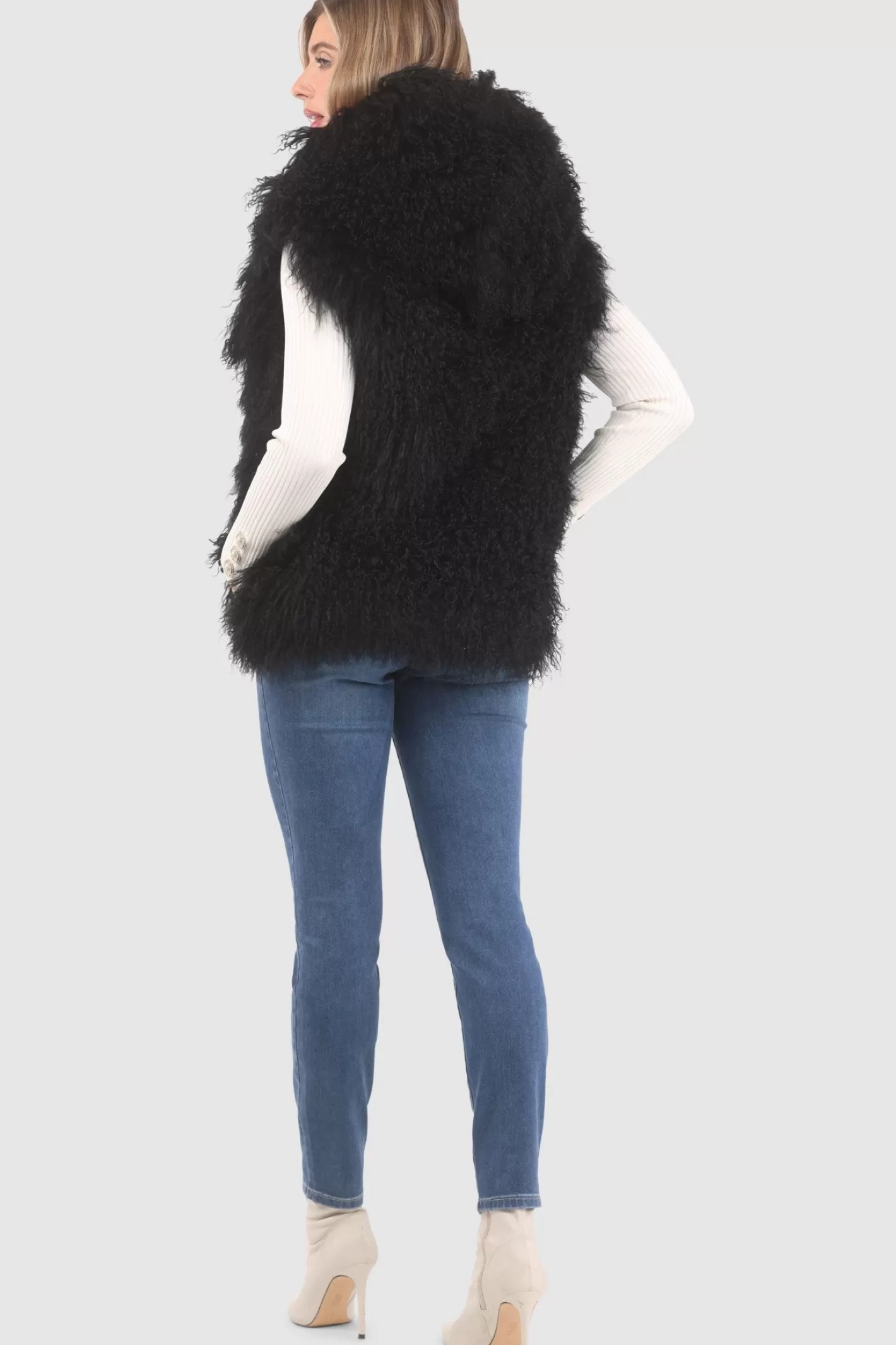 Veste réversible femme GORSKI Montréal - Édition exclusive en agneau shearling mongol avec doublure en laine et cachemire Loro Piana - Confort hiver et élégance intemporelle 

(Note : J'ai restructuré la phrase pour une lecture plus fluide, ajouté des termes évocateurs comme 