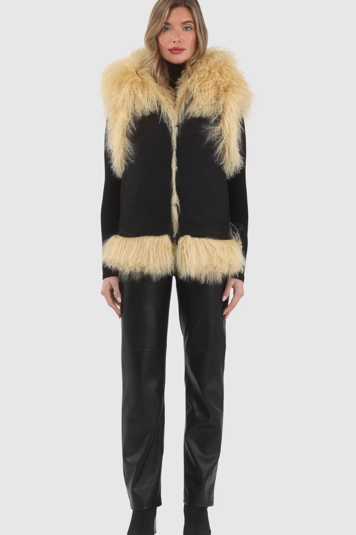 Veste réversible femme GORSKI Montréal - Édition exclusive en agneau shearling mongol avec doublure en laine et cachemire Loro Piana - Confort hiver et élégance intemporelle 

(Note : J'ai restructuré la phrase pour une lecture plus fluide, ajouté des termes évocateurs comme 