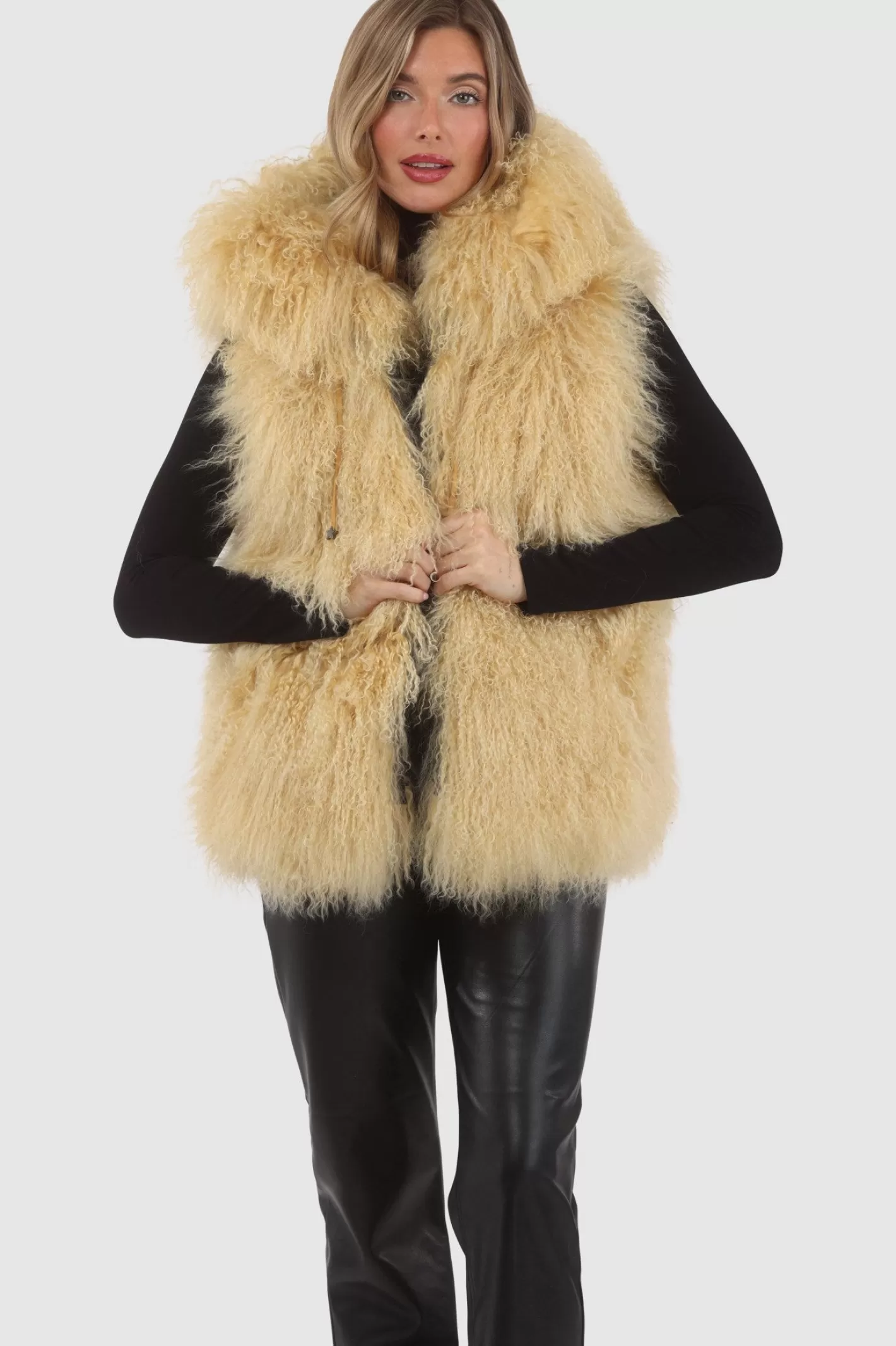 Veste réversible femme GORSKI Montréal - Édition exclusive en agneau shearling mongol avec doublure en laine et cachemire Loro Piana - Confort hiver et élégance intemporelle 

(Note : J'ai restructuré la phrase pour une lecture plus fluide, ajouté des termes évocateurs comme 