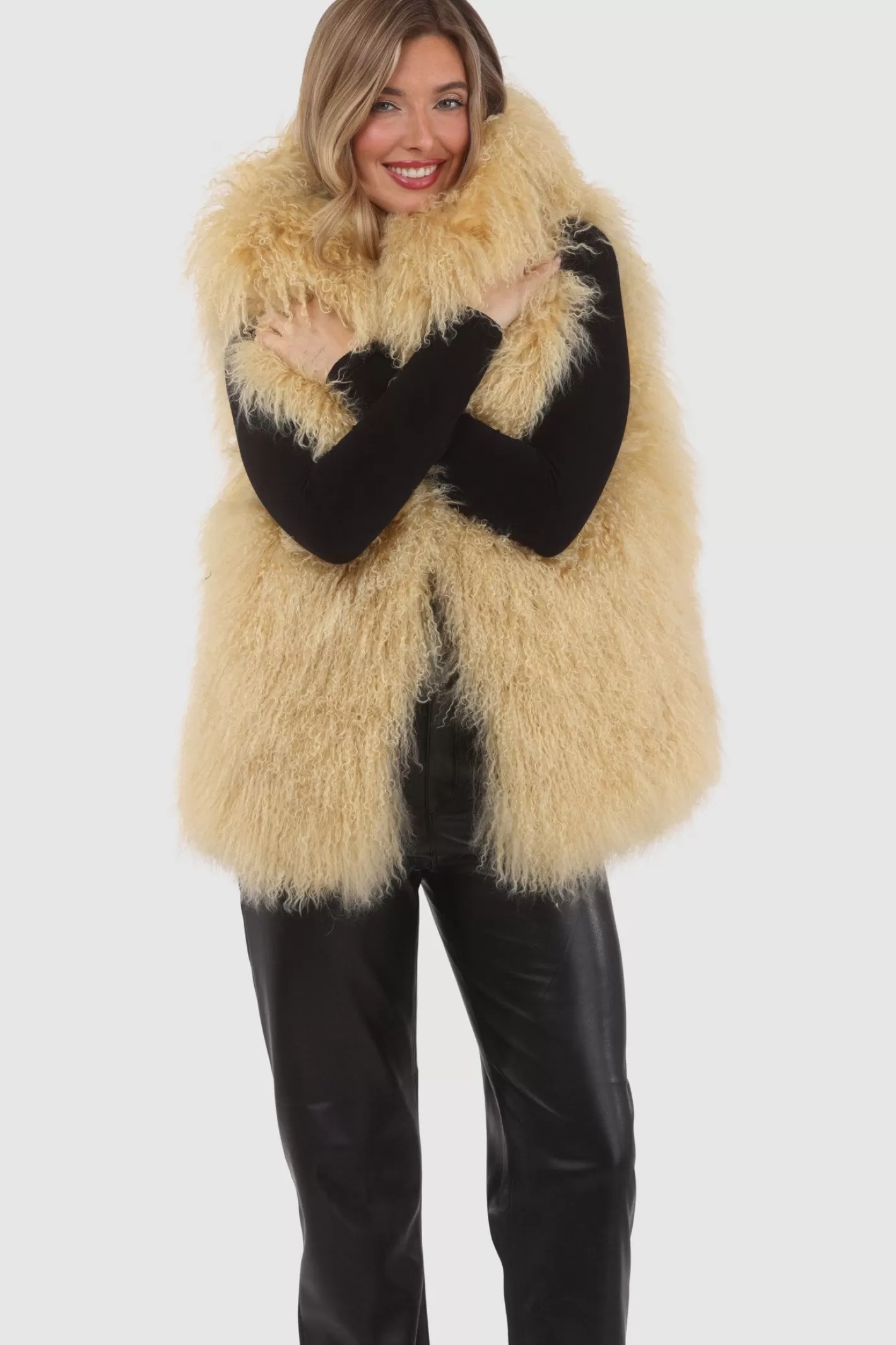 Veste réversible femme GORSKI Montréal - Édition exclusive en agneau shearling mongol avec doublure en laine et cachemire Loro Piana - Confort hiver et élégance intemporelle 

(Note : J'ai restructuré la phrase pour une lecture plus fluide, ajouté des termes évocateurs comme 