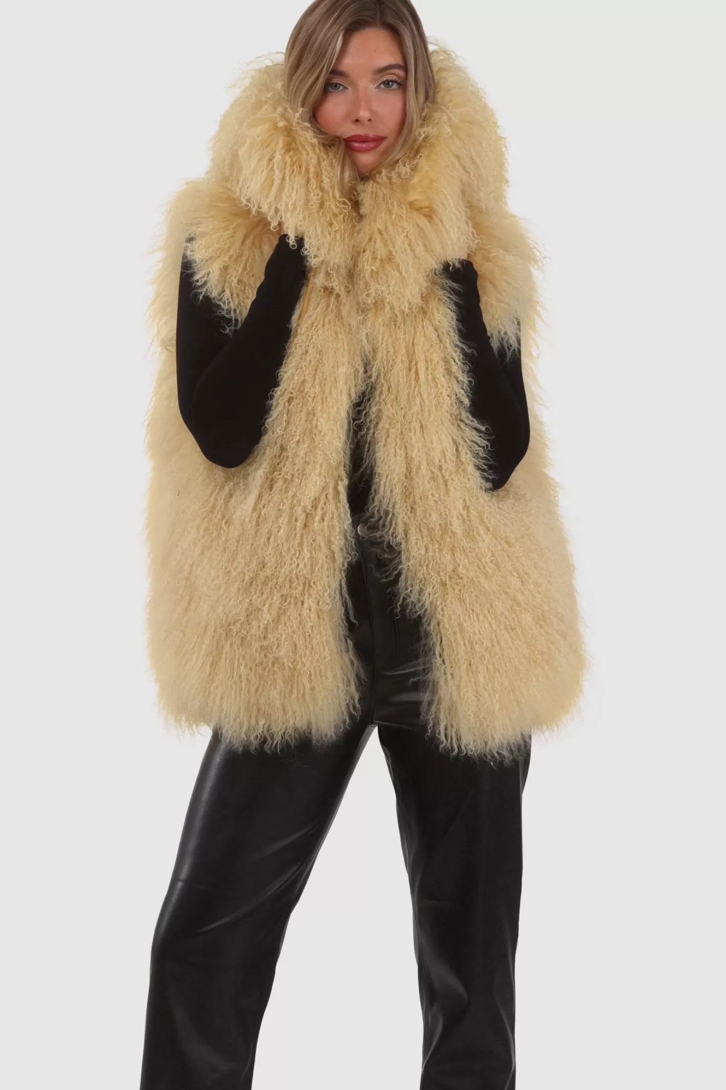Veste réversible femme GORSKI Montréal - Édition exclusive en agneau shearling mongol avec doublure en laine et cachemire Loro Piana - Confort hiver et élégance intemporelle 

(Note : J'ai restructuré la phrase pour une lecture plus fluide, ajouté des termes évocateurs comme 