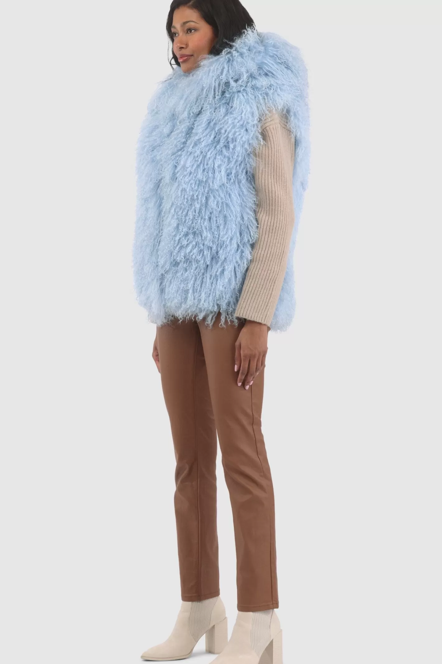 Veste réversible femme GORSKI Montréal - Édition exclusive en agneau shearling mongol avec doublure en laine et cachemire Loro Piana - Confort hiver et élégance intemporelle 

(Note : J'ai restructuré la phrase pour une lecture plus fluide, ajouté des termes évocateurs comme 