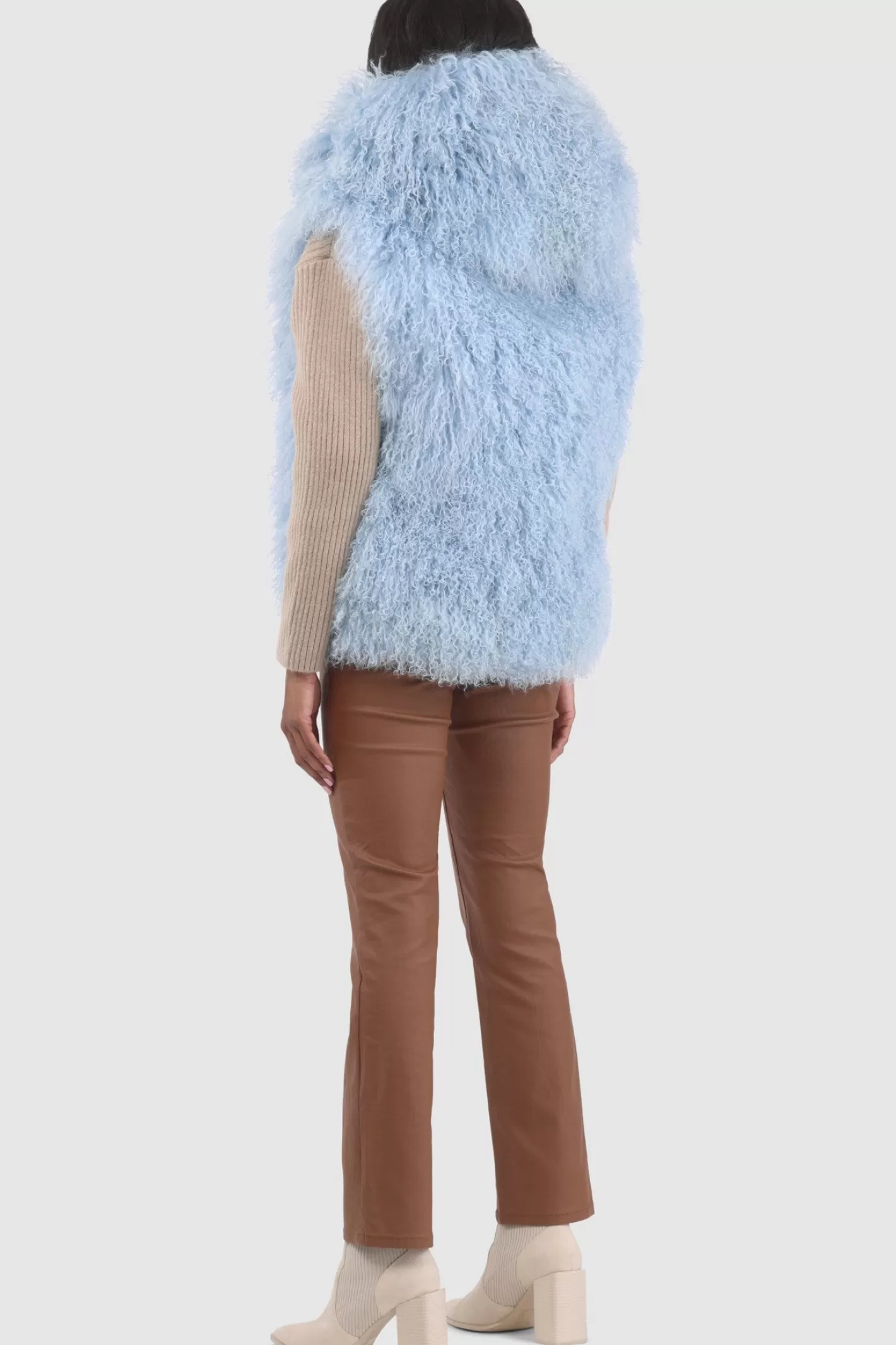 Veste réversible femme GORSKI Montréal - Édition exclusive en agneau shearling mongol avec doublure en laine et cachemire Loro Piana - Confort hiver et élégance intemporelle 

(Note : J'ai restructuré la phrase pour une lecture plus fluide, ajouté des termes évocateurs comme 