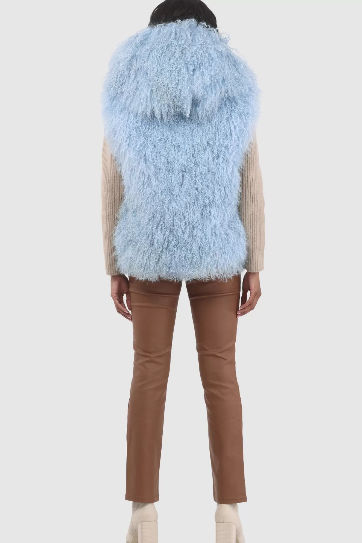 Veste réversible femme GORSKI Montréal - Édition exclusive en agneau shearling mongol avec doublure en laine et cachemire Loro Piana - Confort hiver et élégance intemporelle 

(Note : J'ai restructuré la phrase pour une lecture plus fluide, ajouté des termes évocateurs comme 