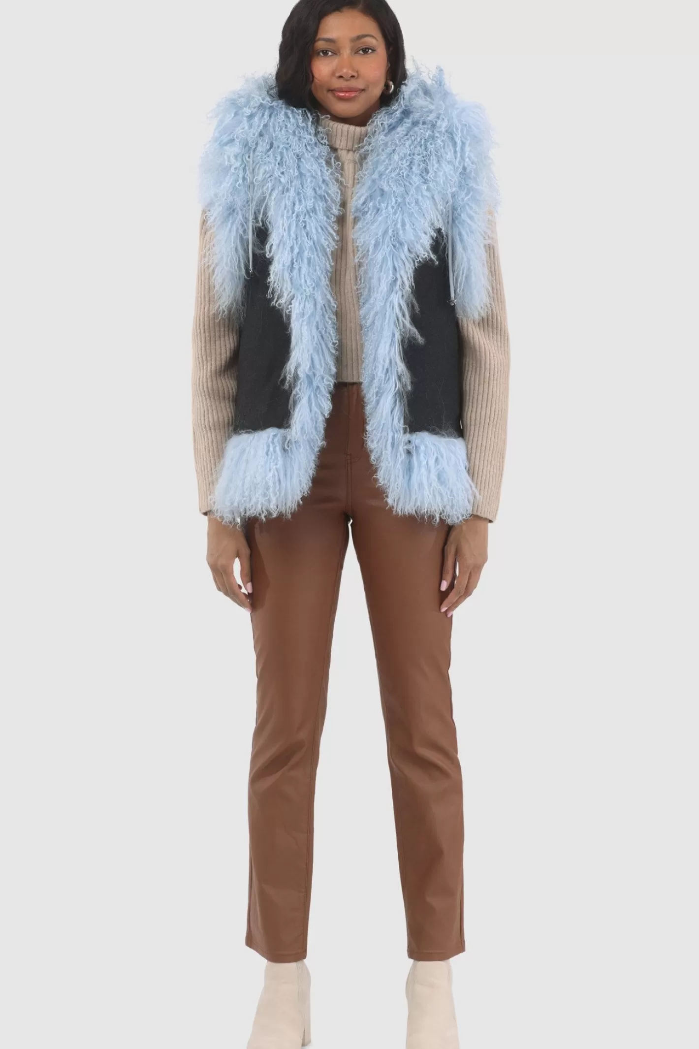 Veste réversible femme GORSKI Montréal - Édition exclusive en agneau shearling mongol avec doublure en laine et cachemire Loro Piana - Confort hiver et élégance intemporelle 

(Note : J'ai restructuré la phrase pour une lecture plus fluide, ajouté des termes évocateurs comme 