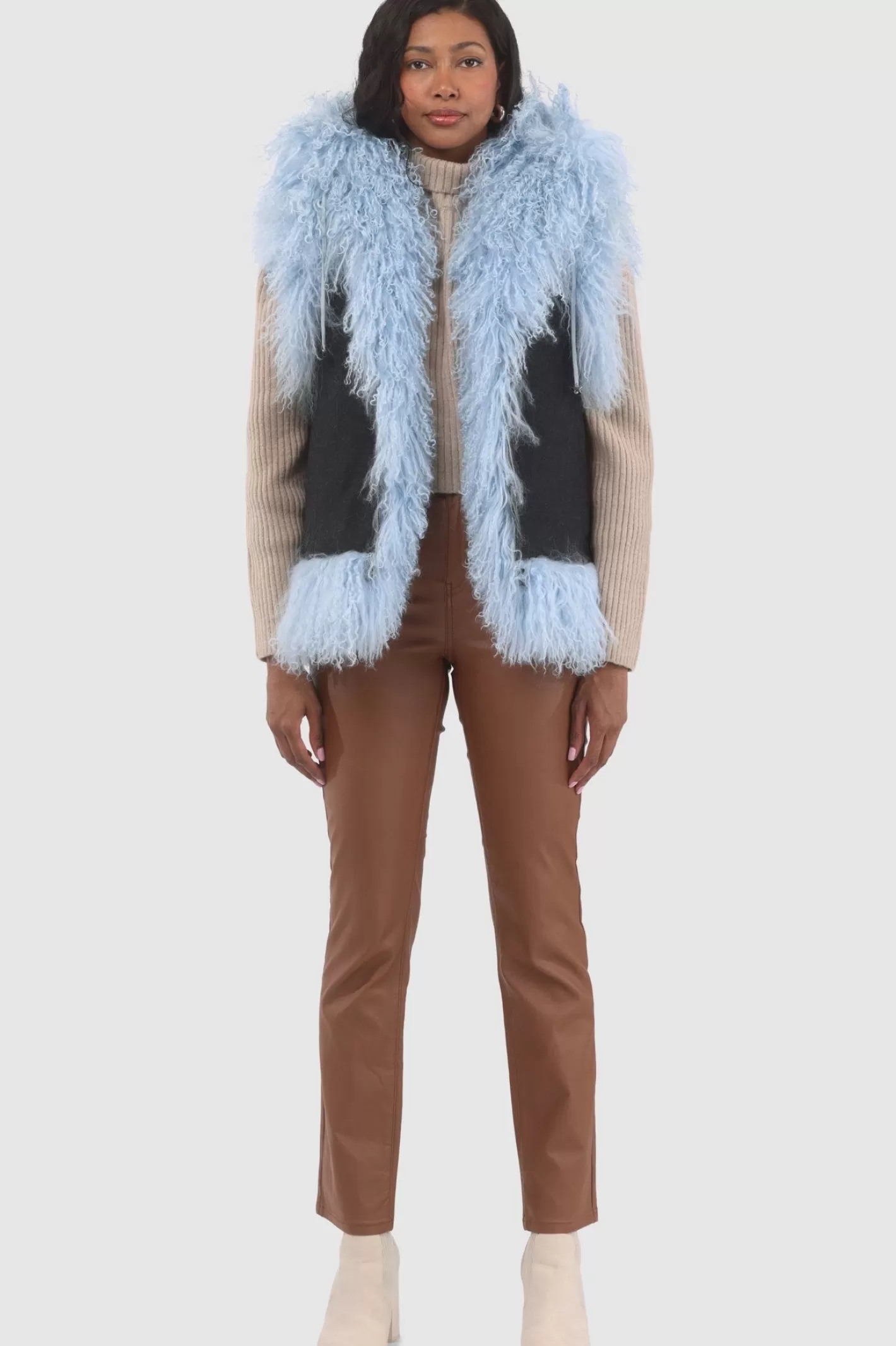 Veste réversible femme GORSKI Montréal - Édition exclusive en agneau shearling mongol avec doublure en laine et cachemire Loro Piana - Confort hiver et élégance intemporelle 

(Note : J'ai restructuré la phrase pour une lecture plus fluide, ajouté des termes évocateurs comme 