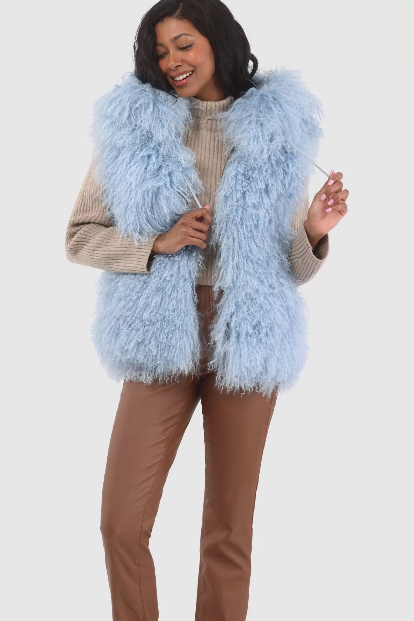 Veste réversible femme GORSKI Montréal - Édition exclusive en agneau shearling mongol avec doublure en laine et cachemire Loro Piana - Confort hiver et élégance intemporelle 

(Note : J'ai restructuré la phrase pour une lecture plus fluide, ajouté des termes évocateurs comme 