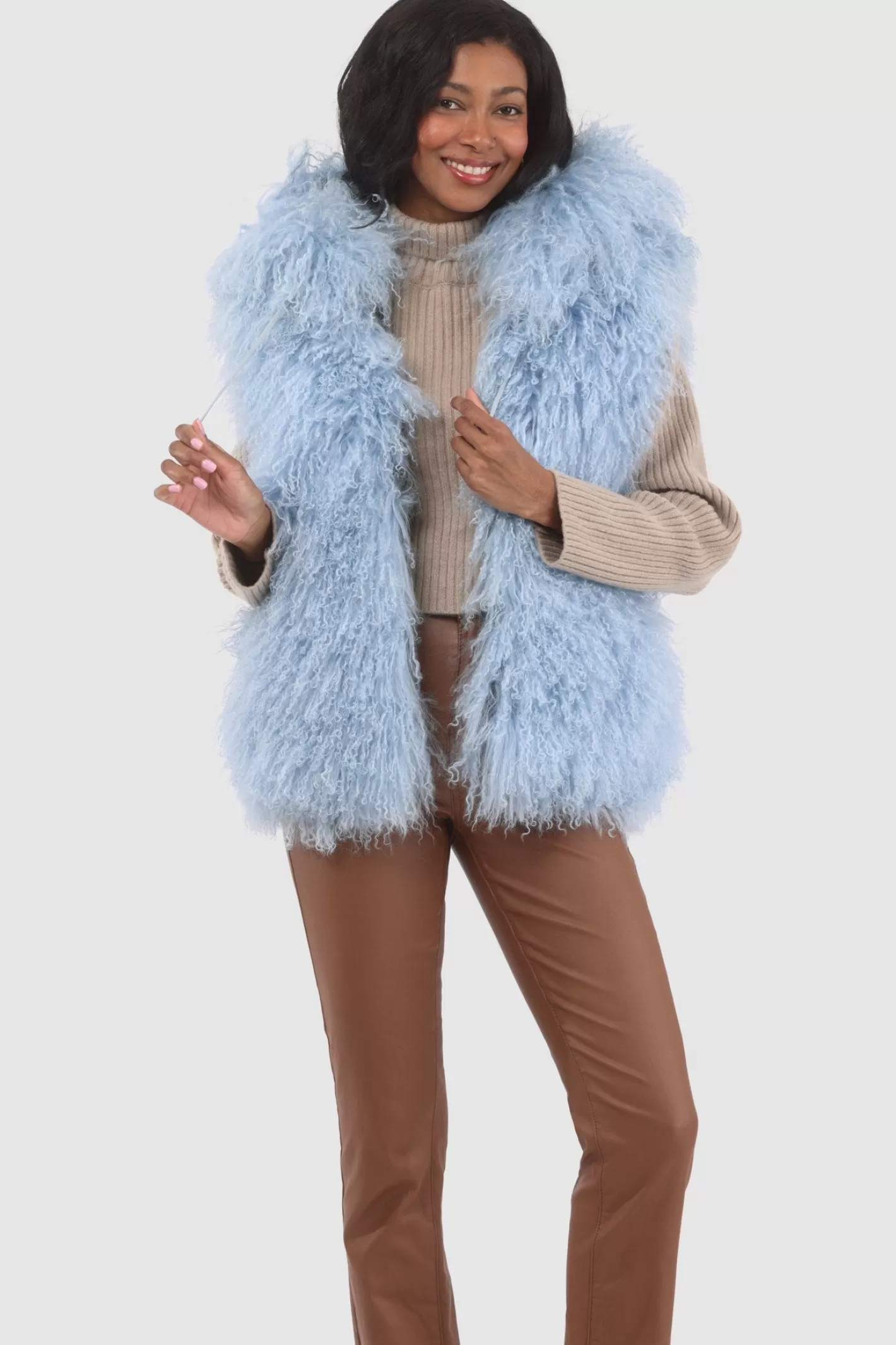 Veste réversible femme GORSKI Montréal - Édition exclusive en agneau shearling mongol avec doublure en laine et cachemire Loro Piana - Confort hiver et élégance intemporelle 

(Note : J'ai restructuré la phrase pour une lecture plus fluide, ajouté des termes évocateurs comme 
