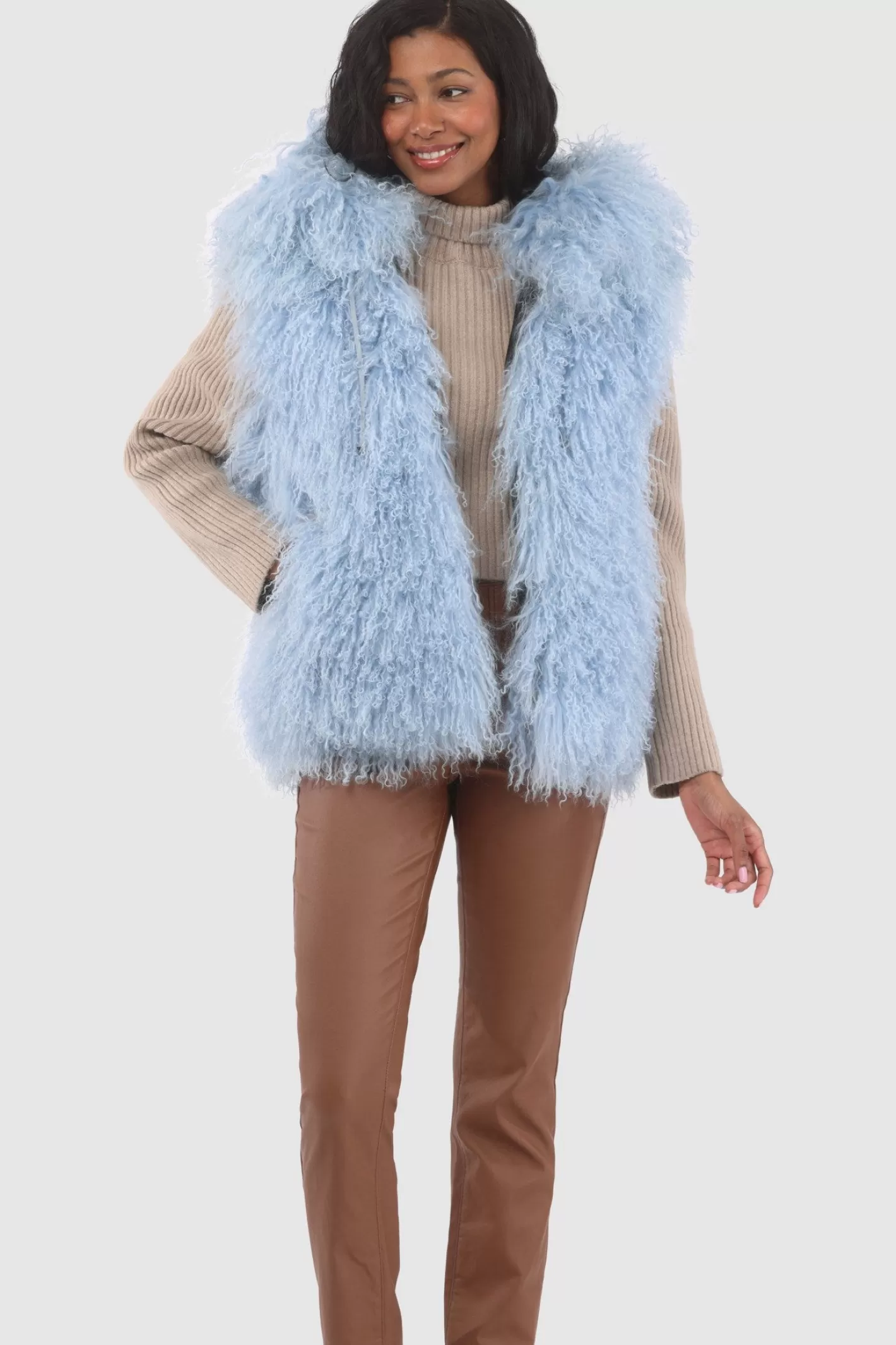 Veste réversible femme GORSKI Montréal - Édition exclusive en agneau shearling mongol avec doublure en laine et cachemire Loro Piana - Confort hiver et élégance intemporelle 

(Note : J'ai restructuré la phrase pour une lecture plus fluide, ajouté des termes évocateurs comme 