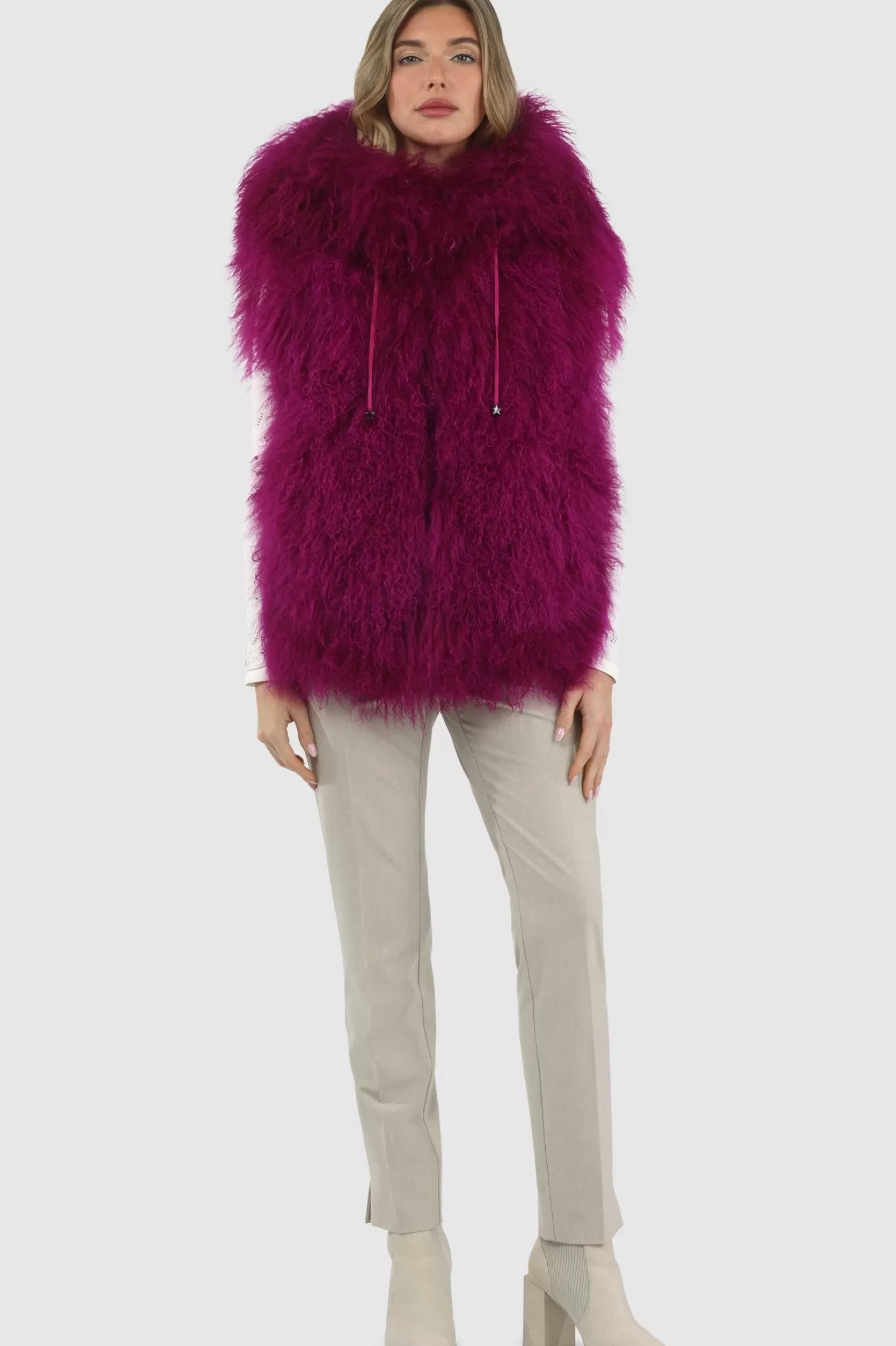 Veste réversible femme GORSKI Montréal - Édition exclusive en agneau shearling mongol avec doublure en laine et cachemire Loro Piana - Confort hiver et élégance intemporelle 

(Note : J'ai restructuré la phrase pour une lecture plus fluide, ajouté des termes évocateurs comme 