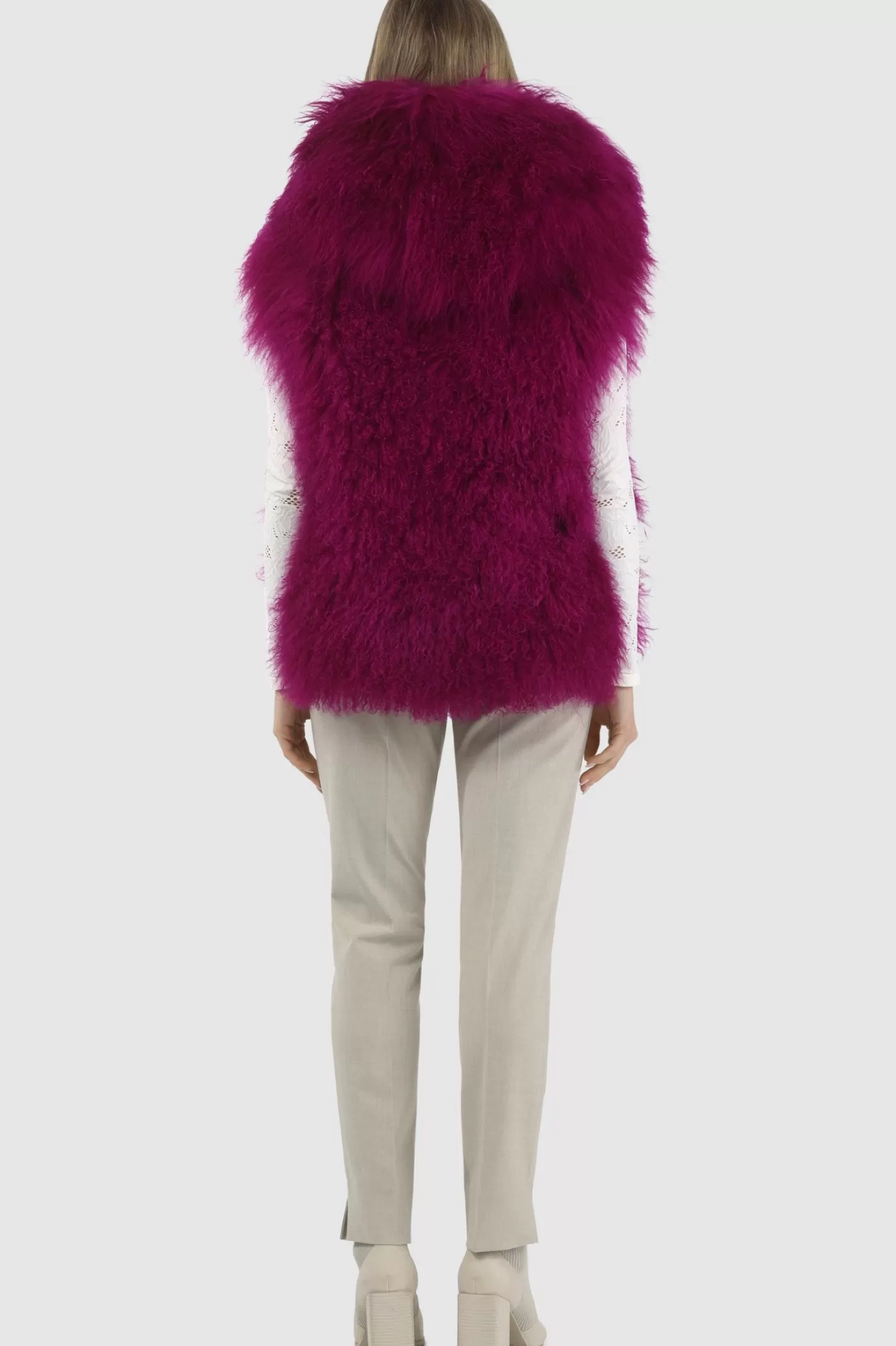 Veste réversible femme GORSKI Montréal - Édition exclusive en agneau shearling mongol avec doublure en laine et cachemire Loro Piana - Confort hiver et élégance intemporelle 

(Note : J'ai restructuré la phrase pour une lecture plus fluide, ajouté des termes évocateurs comme 