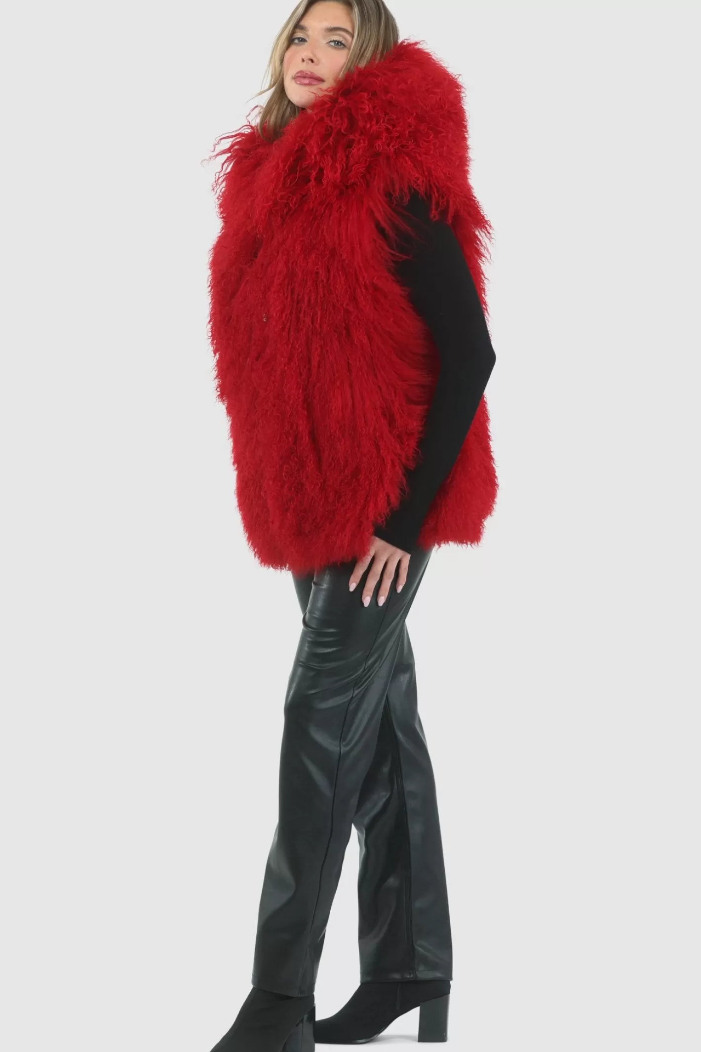 Veste réversible femme GORSKI Montréal - Édition exclusive en agneau shearling mongol avec doublure en laine et cachemire Loro Piana - Confort hiver et élégance intemporelle 

(Note : J'ai restructuré la phrase pour une lecture plus fluide, ajouté des termes évocateurs comme 