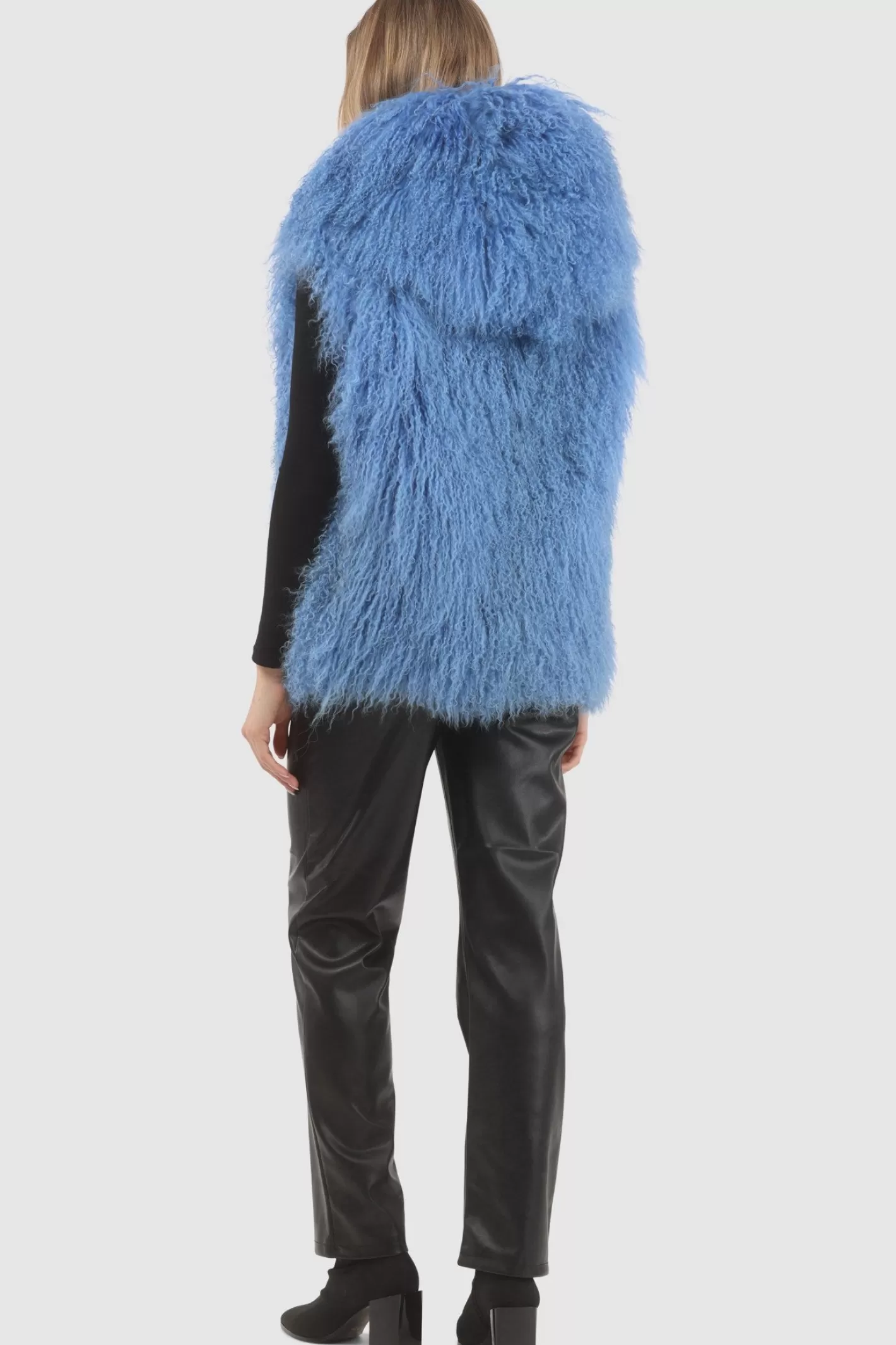 Veste réversible femme GORSKI Montréal - Édition exclusive en agneau shearling mongol avec doublure en laine et cachemire Loro Piana - Confort hiver et élégance intemporelle 

(Note : J'ai restructuré la phrase pour une lecture plus fluide, ajouté des termes évocateurs comme 