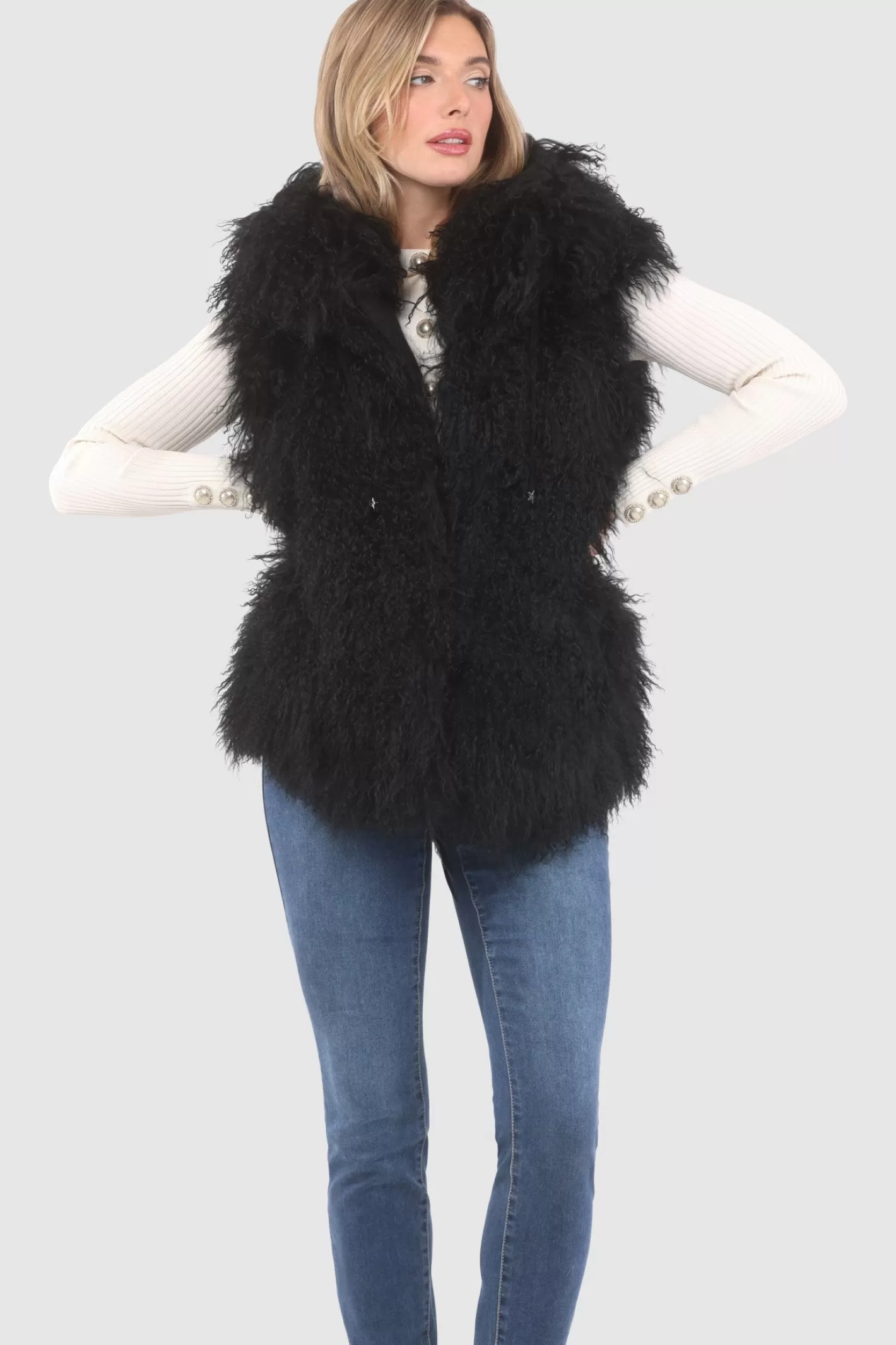 Veste réversible femme GORSKI Montréal - Édition exclusive en agneau shearling mongol avec doublure en laine et cachemire Loro Piana - Confort hiver et élégance intemporelle 

(Note : J'ai restructuré la phrase pour une lecture plus fluide, ajouté des termes évocateurs comme 
