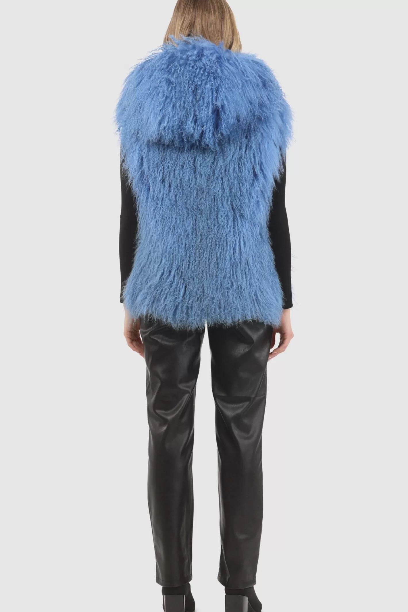 Veste réversible femme GORSKI Montréal - Édition exclusive en agneau shearling mongol avec doublure en laine et cachemire Loro Piana - Confort hiver et élégance intemporelle 

(Note : J'ai restructuré la phrase pour une lecture plus fluide, ajouté des termes évocateurs comme 
