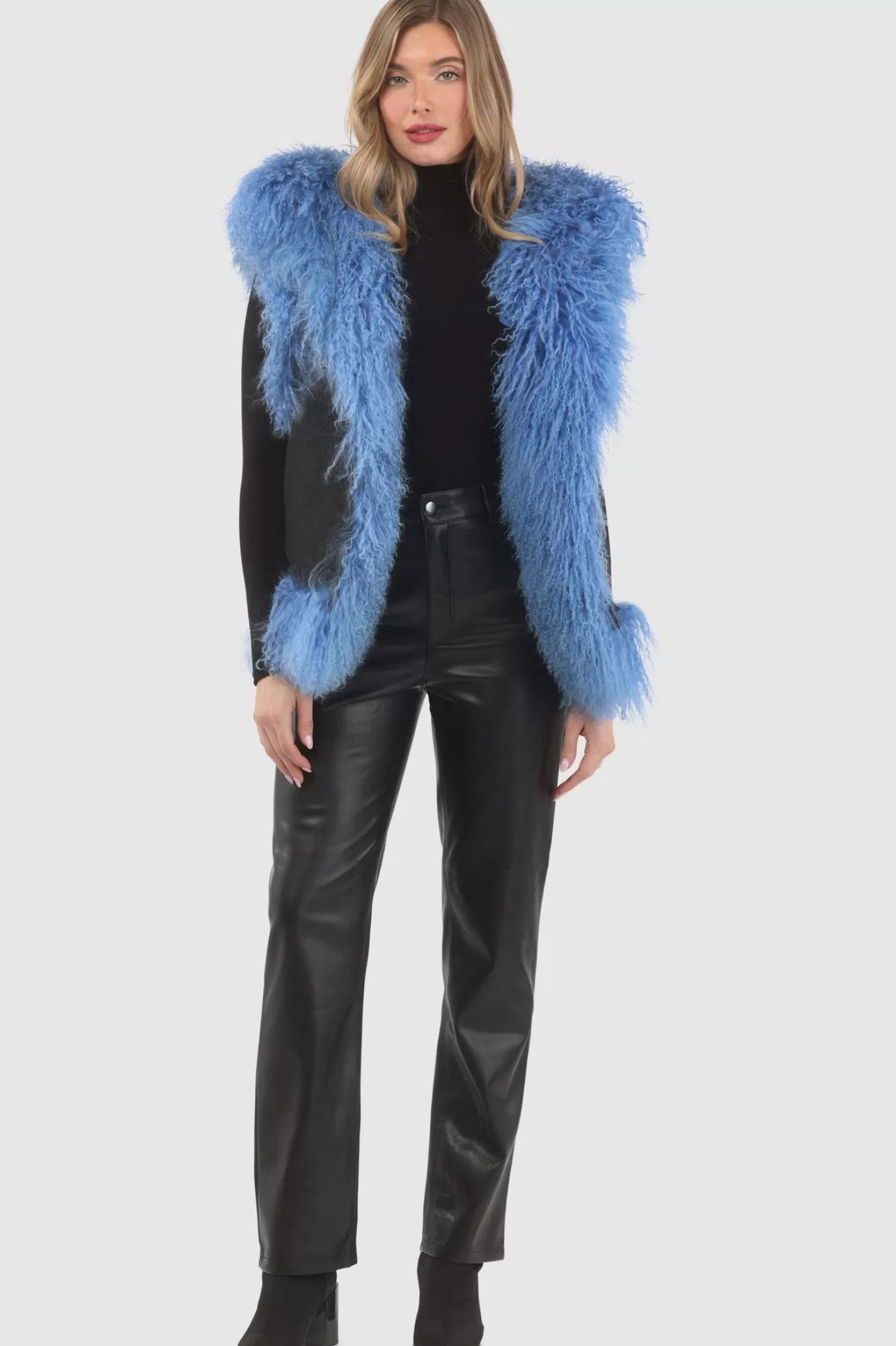 Veste réversible femme GORSKI Montréal - Édition exclusive en agneau shearling mongol avec doublure en laine et cachemire Loro Piana - Confort hiver et élégance intemporelle 

(Note : J'ai restructuré la phrase pour une lecture plus fluide, ajouté des termes évocateurs comme 