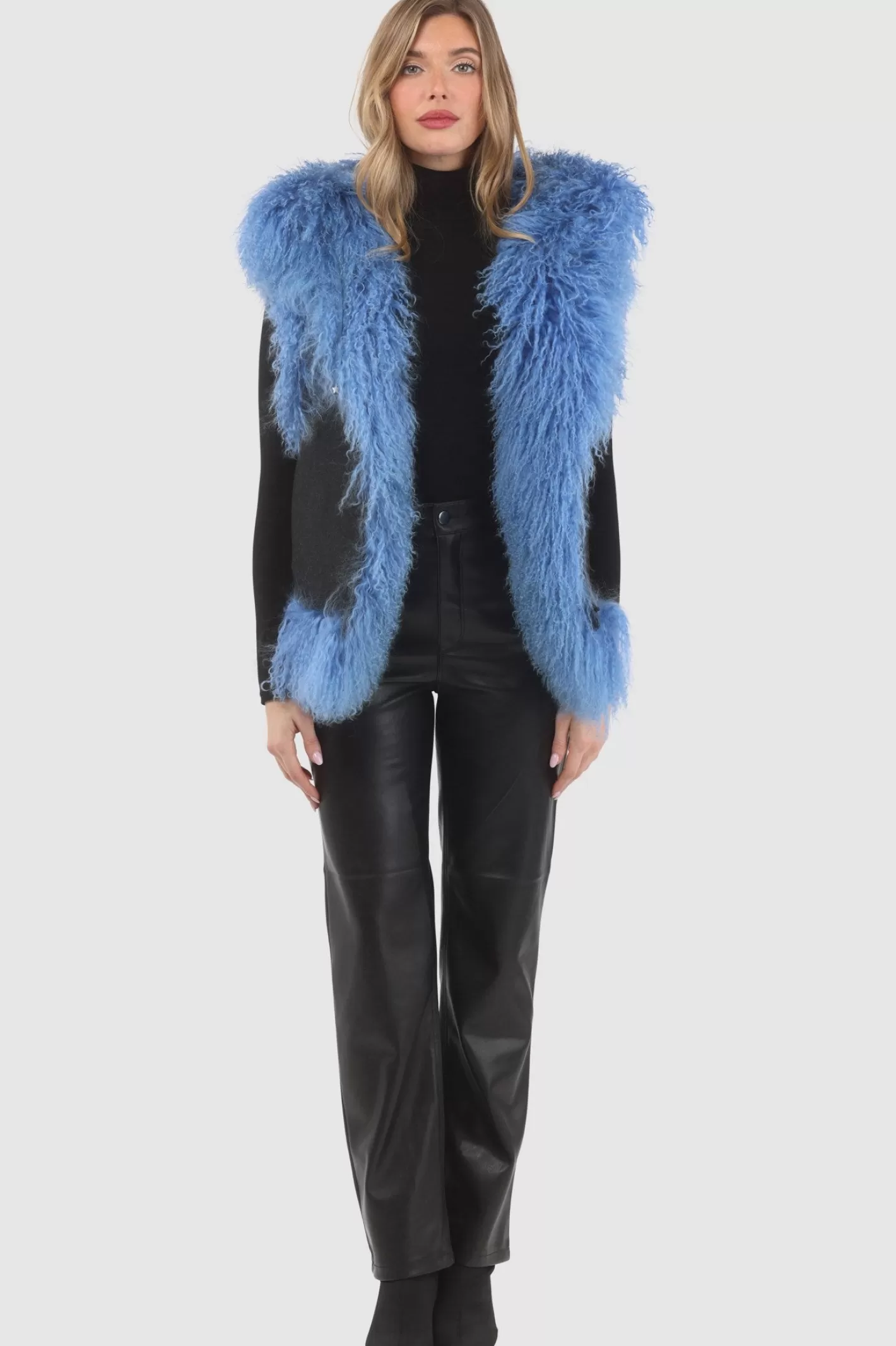 Veste réversible femme GORSKI Montréal - Édition exclusive en agneau shearling mongol avec doublure en laine et cachemire Loro Piana - Confort hiver et élégance intemporelle 

(Note : J'ai restructuré la phrase pour une lecture plus fluide, ajouté des termes évocateurs comme 