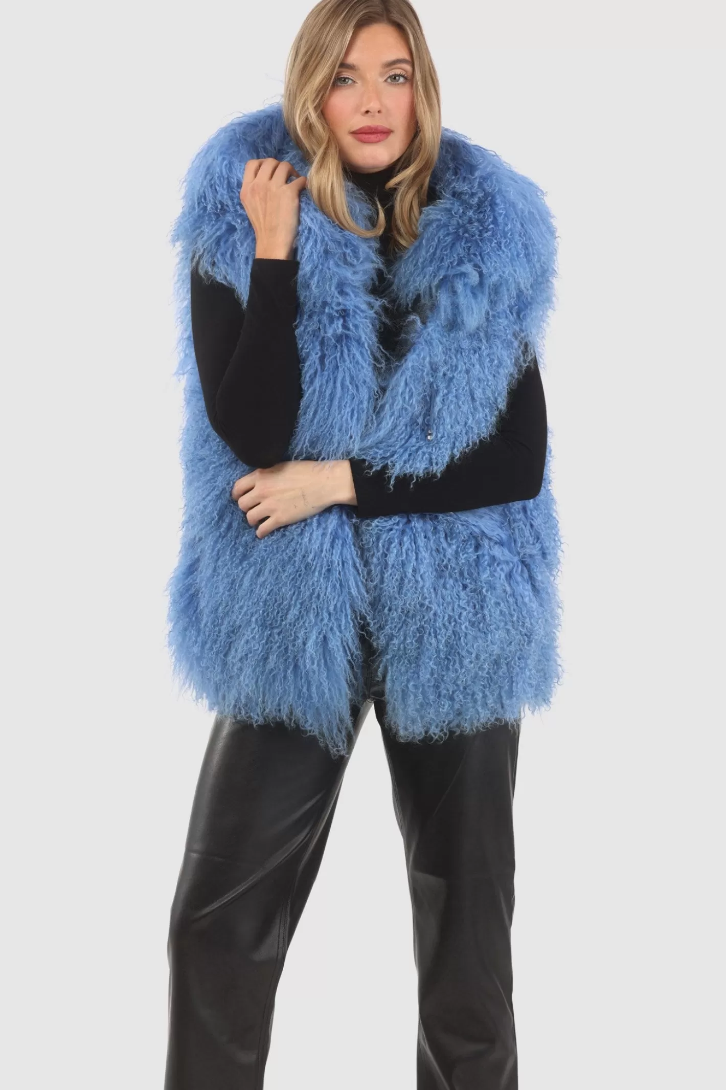 Veste réversible femme GORSKI Montréal - Édition exclusive en agneau shearling mongol avec doublure en laine et cachemire Loro Piana - Confort hiver et élégance intemporelle 

(Note : J'ai restructuré la phrase pour une lecture plus fluide, ajouté des termes évocateurs comme 