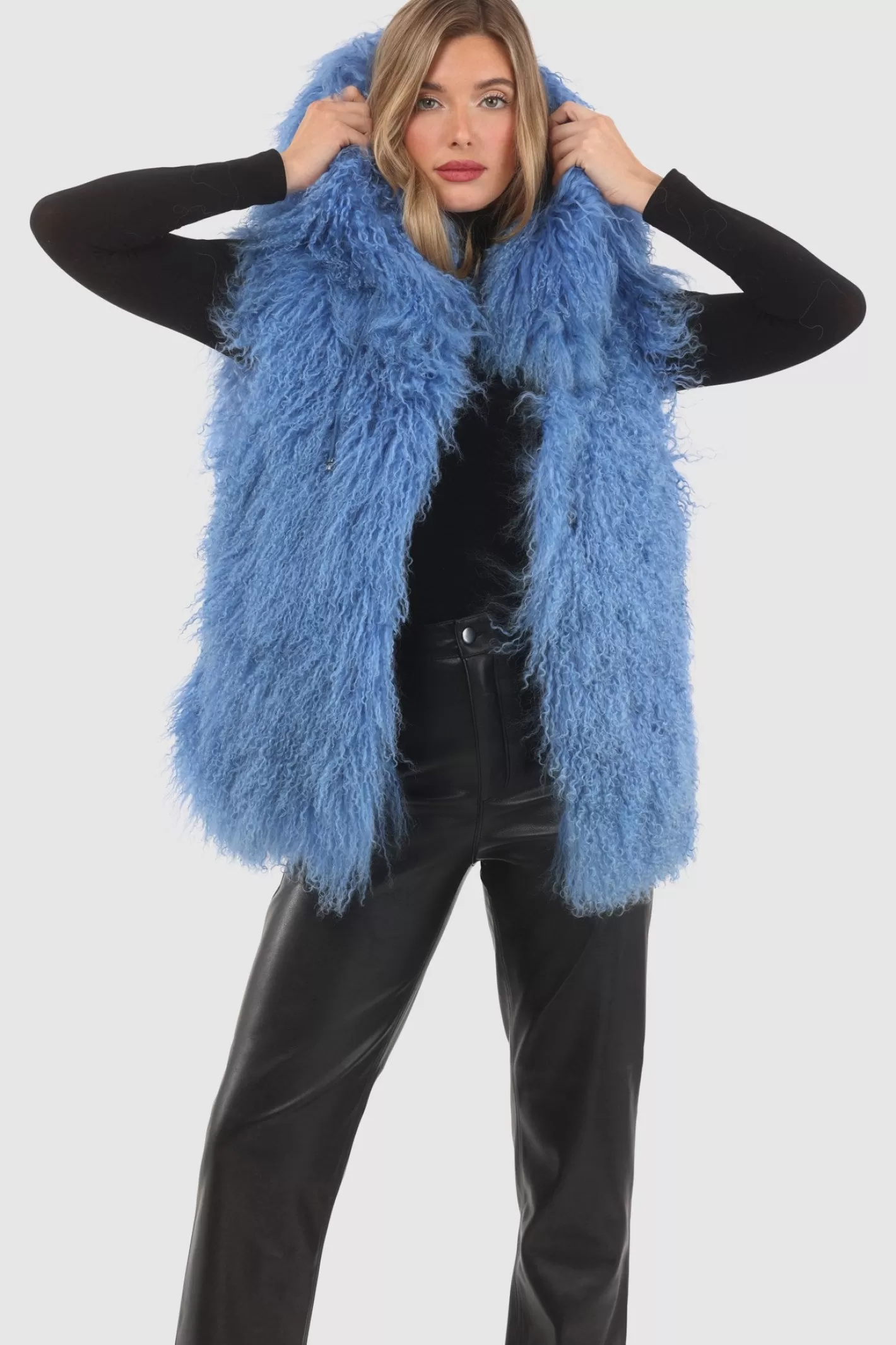 Veste réversible femme GORSKI Montréal - Édition exclusive en agneau shearling mongol avec doublure en laine et cachemire Loro Piana - Confort hiver et élégance intemporelle 

(Note : J'ai restructuré la phrase pour une lecture plus fluide, ajouté des termes évocateurs comme 