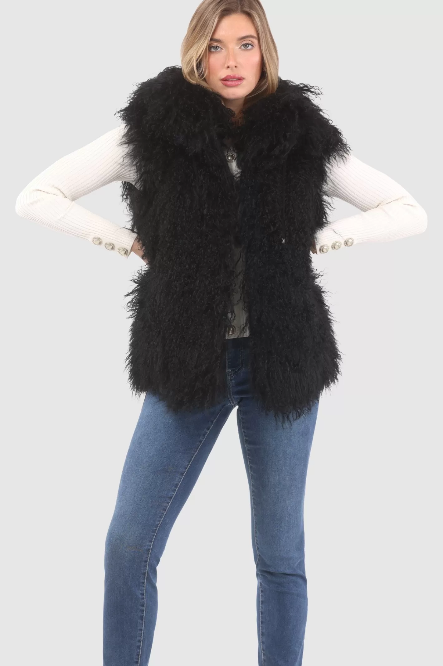 Veste réversible femme GORSKI Montréal - Édition exclusive en agneau shearling mongol avec doublure en laine et cachemire Loro Piana - Confort hiver et élégance intemporelle 

(Note : J'ai restructuré la phrase pour une lecture plus fluide, ajouté des termes évocateurs comme 