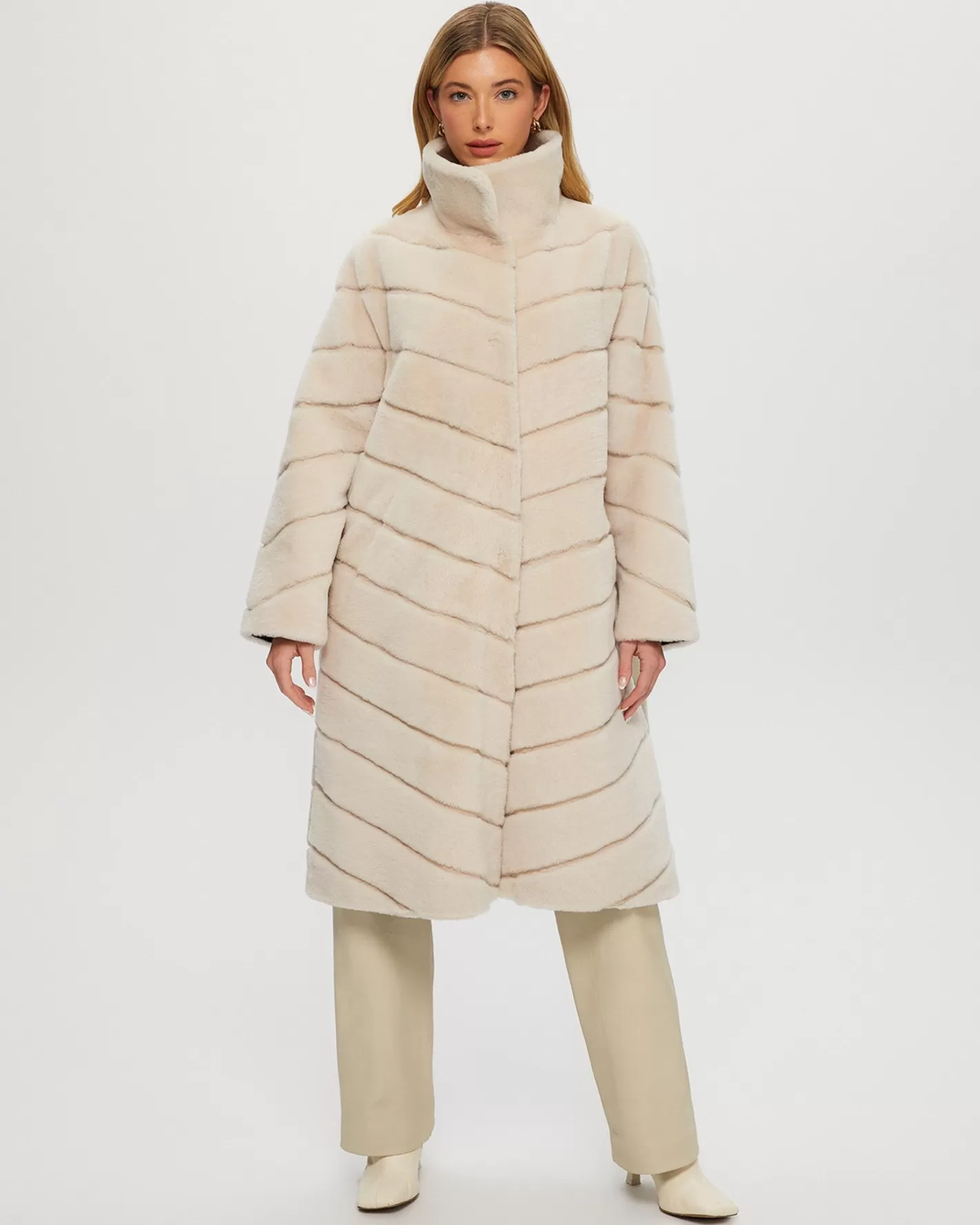Manteau court réversible GORSKI pour femme - Agneau shearling élégant avec motif chevron - Collection exclusive Montréal