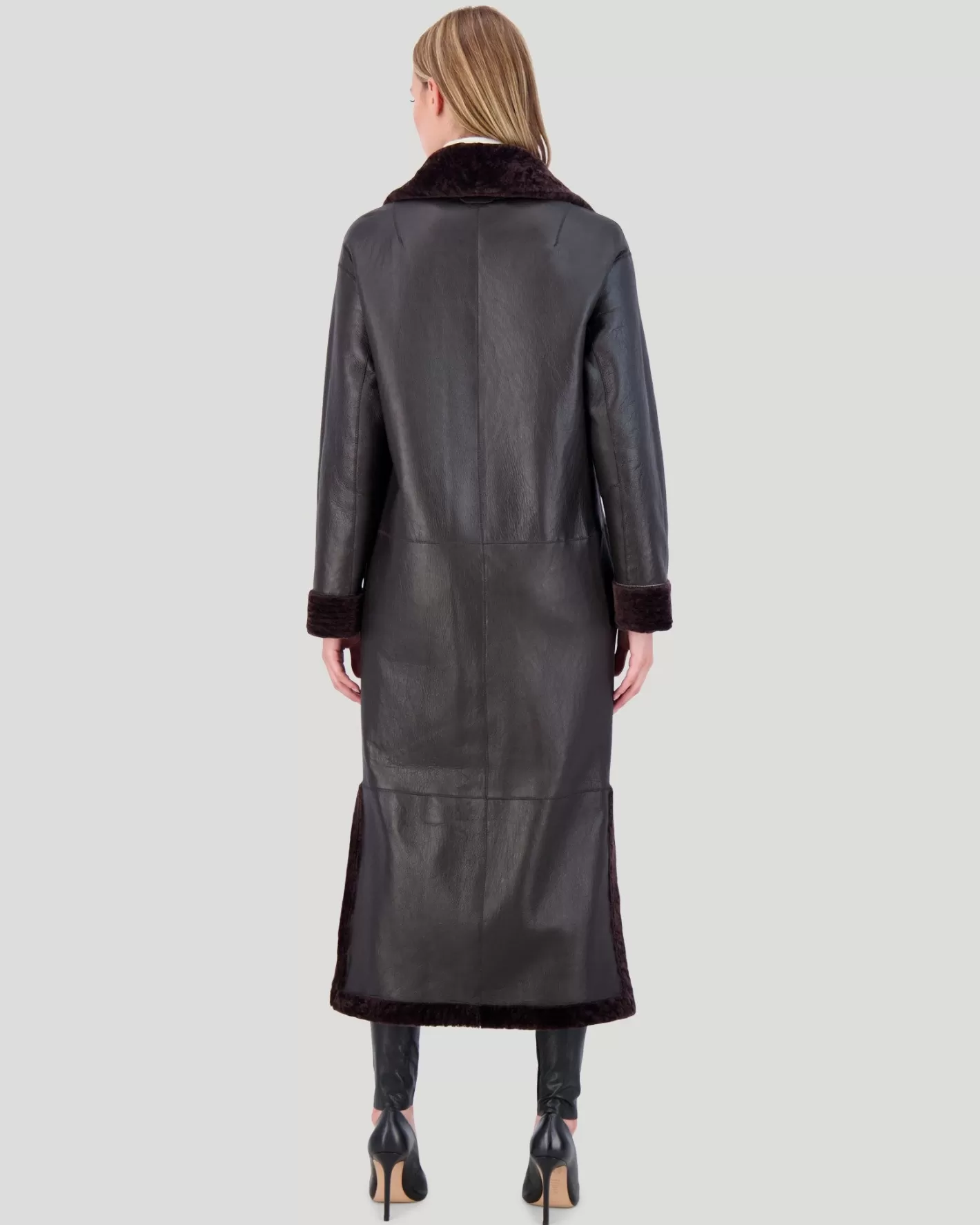 Manteau réversible en agneau shearling élégant avec fentes latérales ajustables et ceinture assortie - Collection exclusive Maison GORSKI Montréal