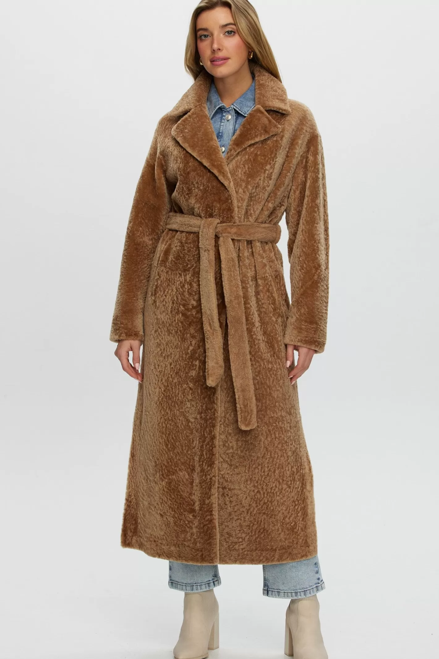 Manteau réversible en agneau shearling élégant avec fentes latérales ajustables et ceinture assortie - Collection exclusive Maison GORSKI Montréal