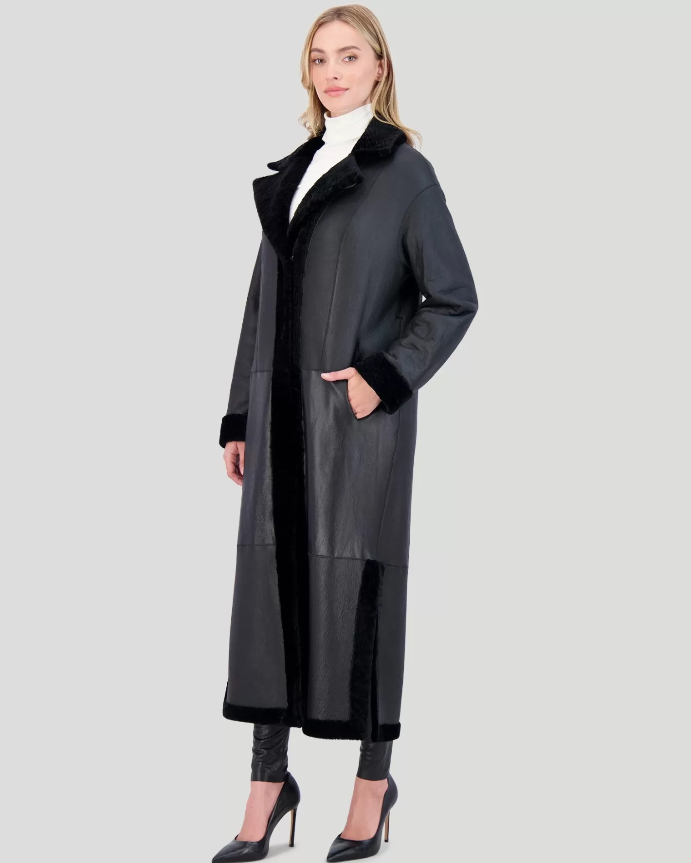 Manteau réversible en agneau shearling élégant avec fentes latérales ajustables et ceinture assortie - Collection exclusive Maison GORSKI Montréal
