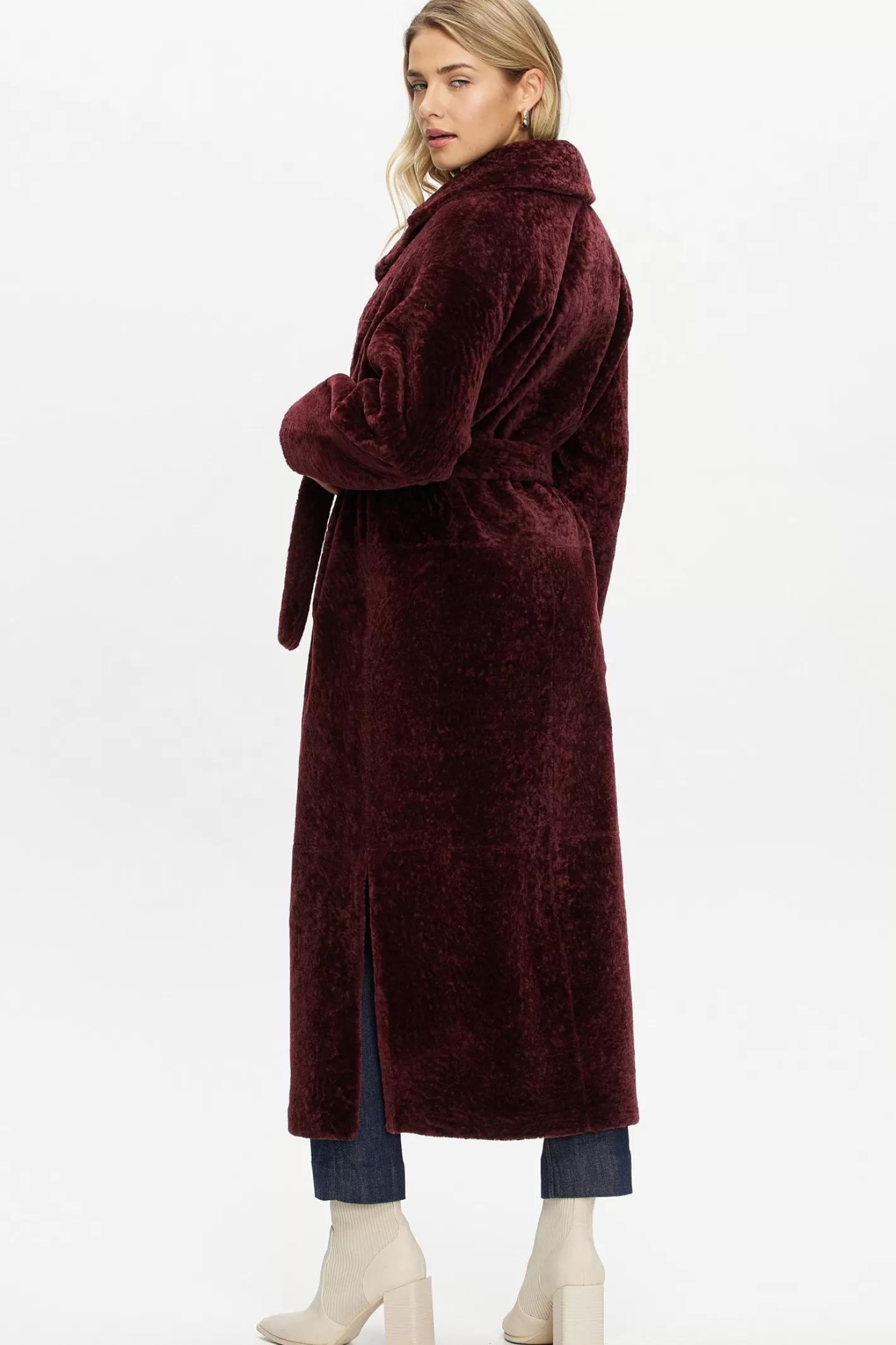 Manteau réversible en agneau shearling élégant avec fentes latérales ajustables et ceinture assortie - Collection exclusive Maison GORSKI Montréal