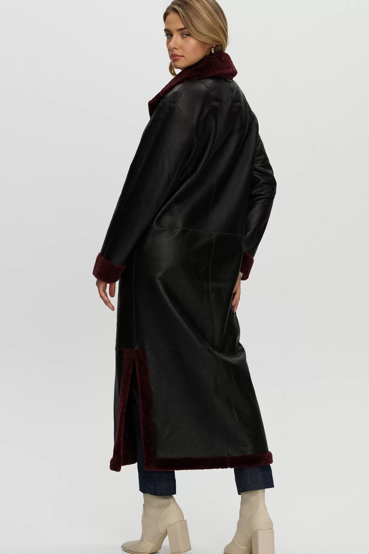 Manteau réversible en agneau shearling élégant avec fentes latérales ajustables et ceinture assortie - Collection exclusive Maison GORSKI Montréal
