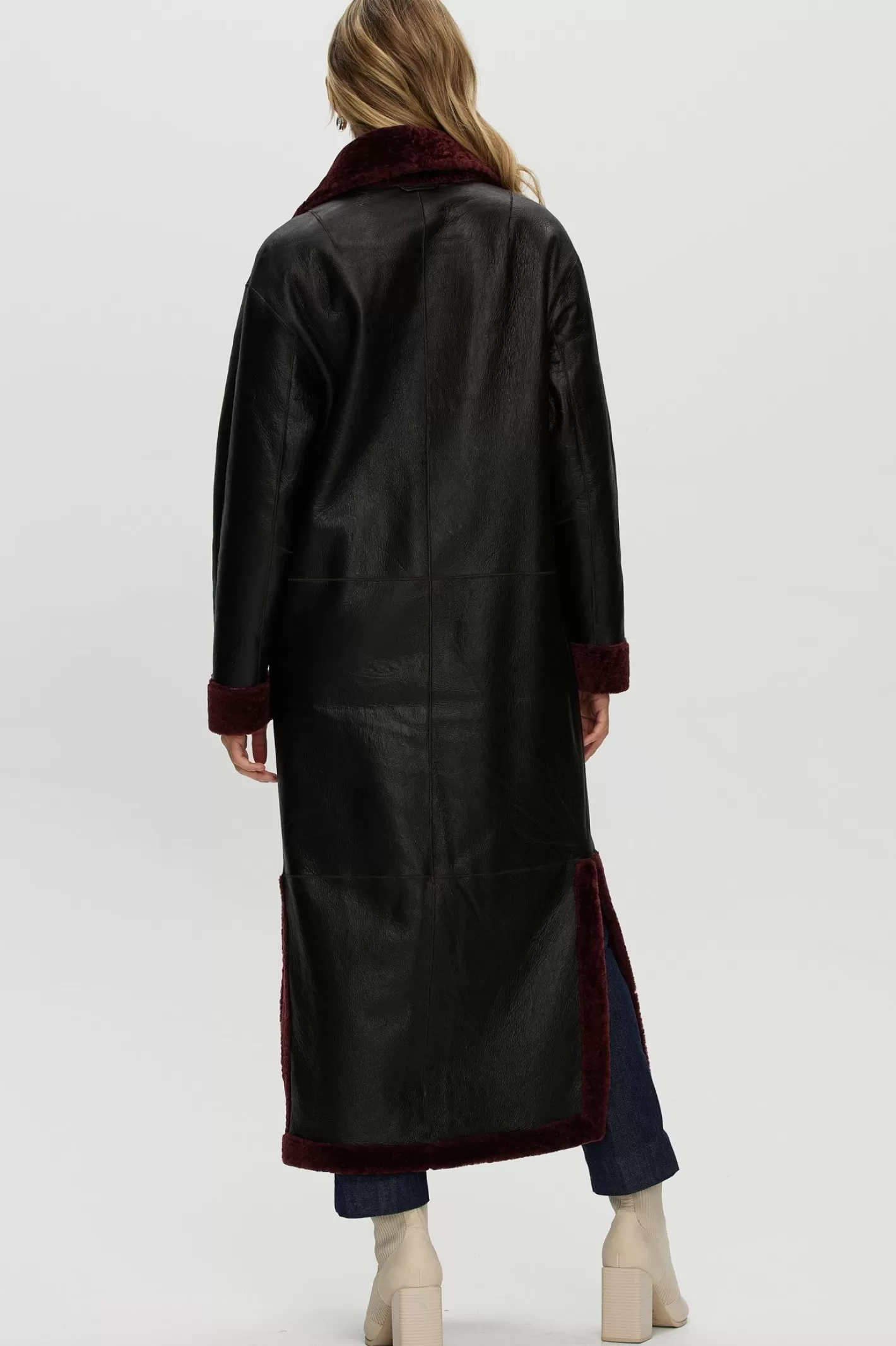 Manteau réversible en agneau shearling élégant avec fentes latérales ajustables et ceinture assortie - Collection exclusive Maison GORSKI Montréal