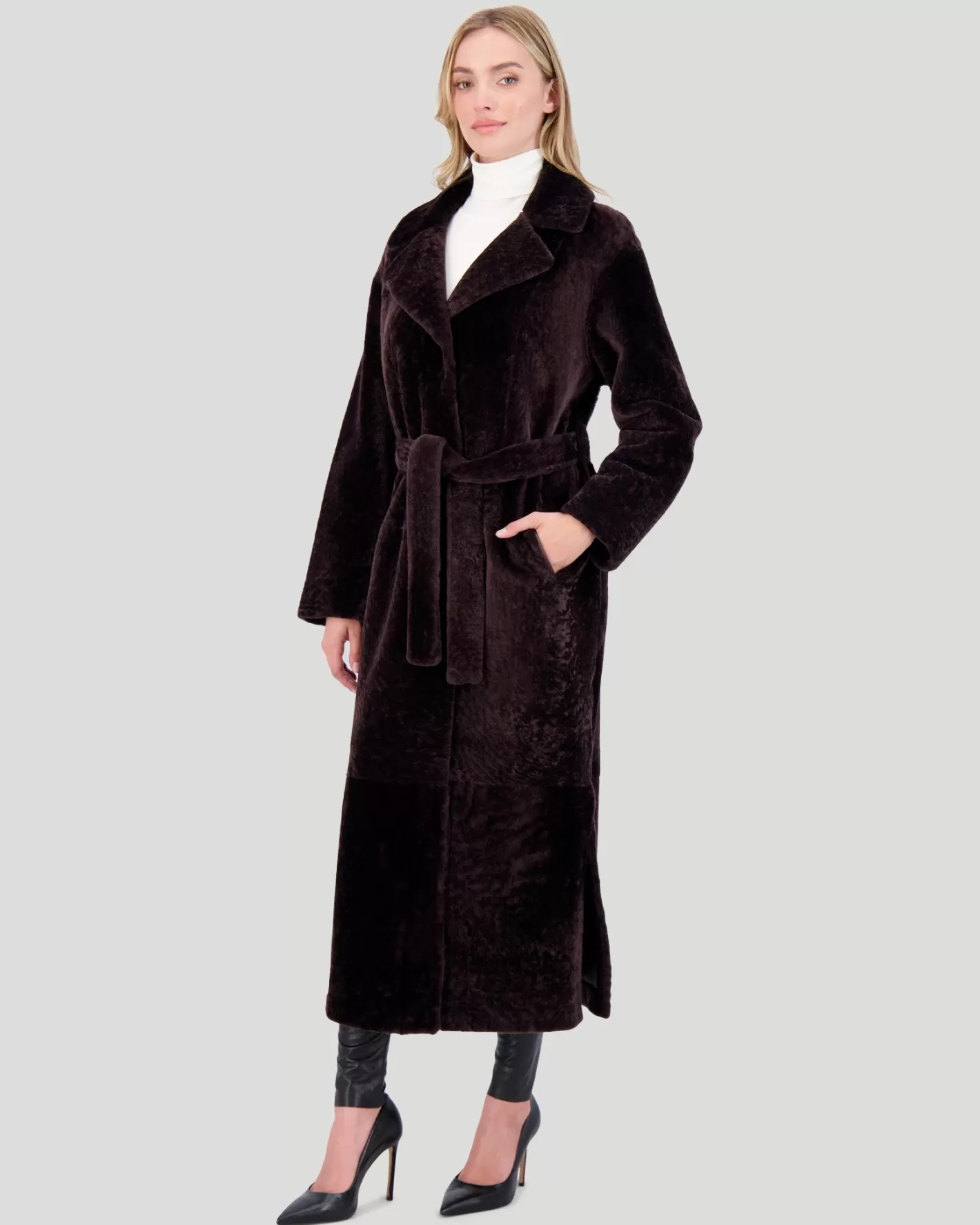 Manteau réversible en agneau shearling élégant avec fentes latérales ajustables et ceinture assortie - Collection exclusive Maison GORSKI Montréal