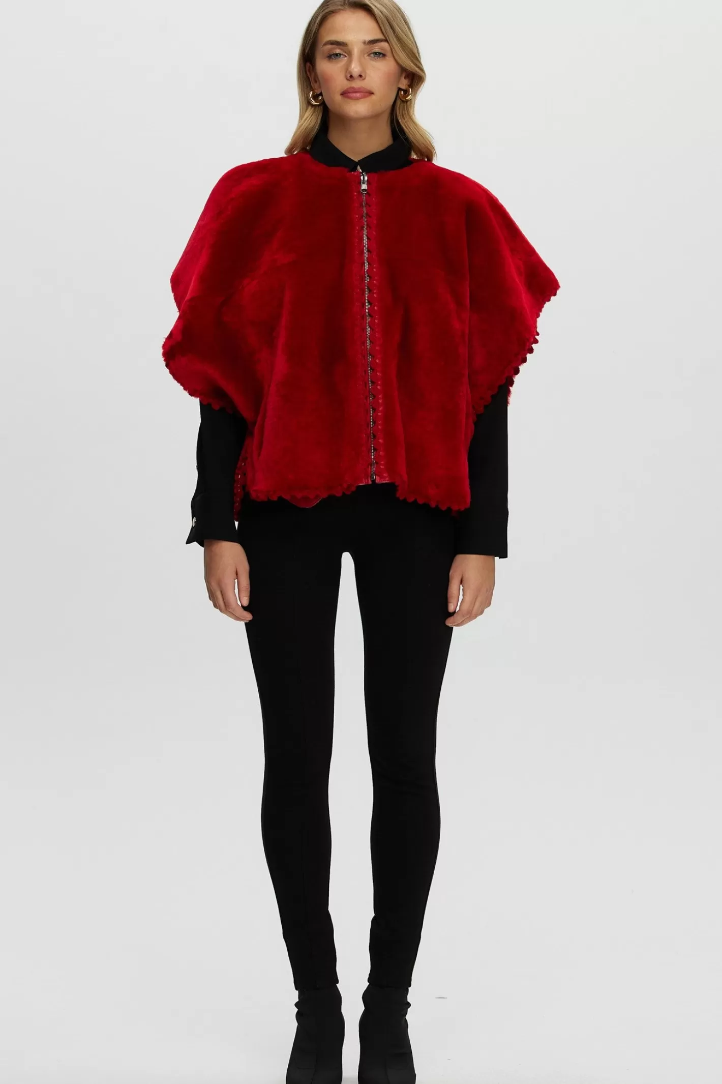 Veste réversible GORSKI Montréal en agneau shearling - Modèle féminin sans col avec broderies artisanales