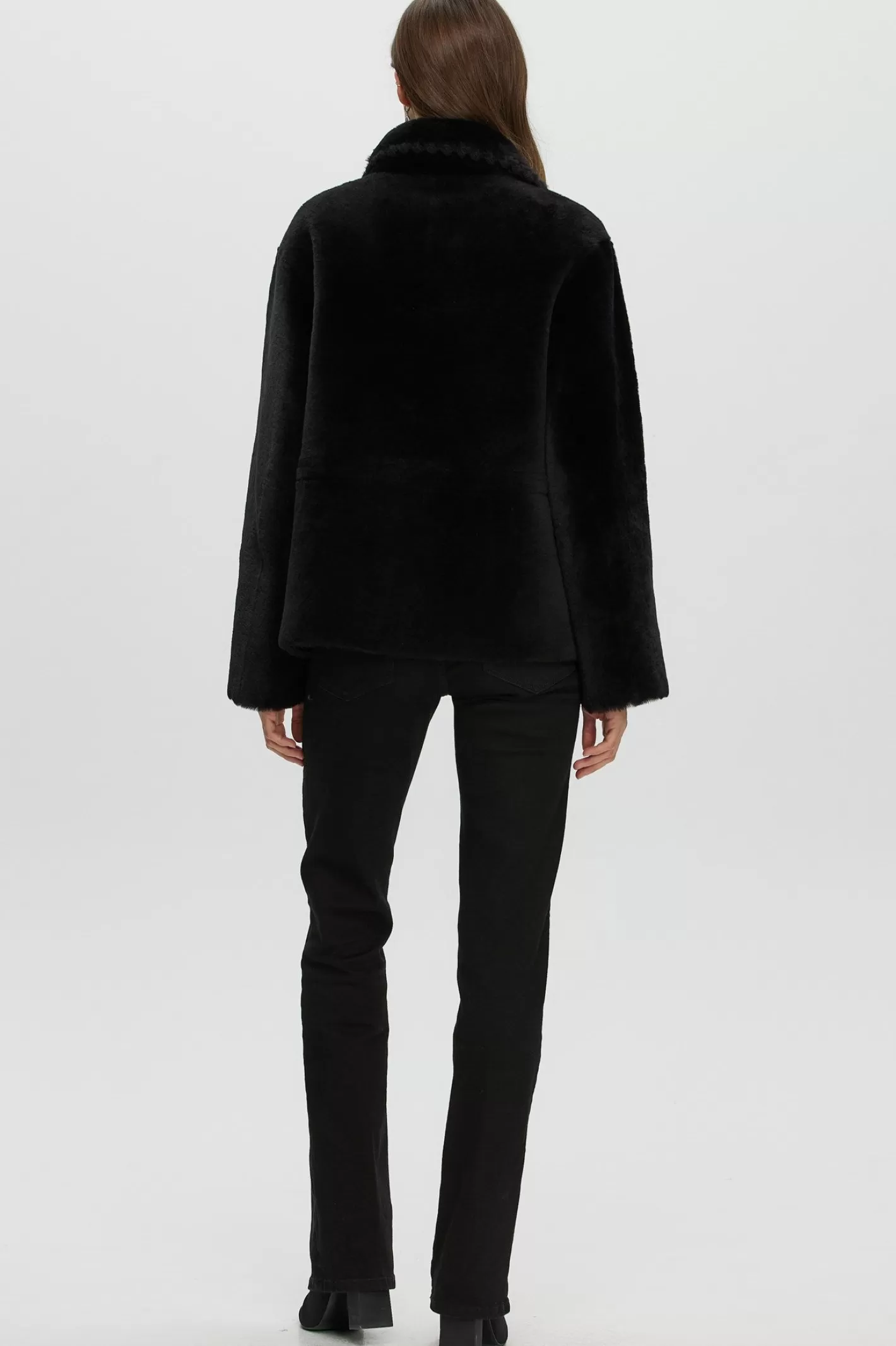 Veste réversible en agneau shearling GORSKI Montréal – Broderie artisanale et design élégant pour femme