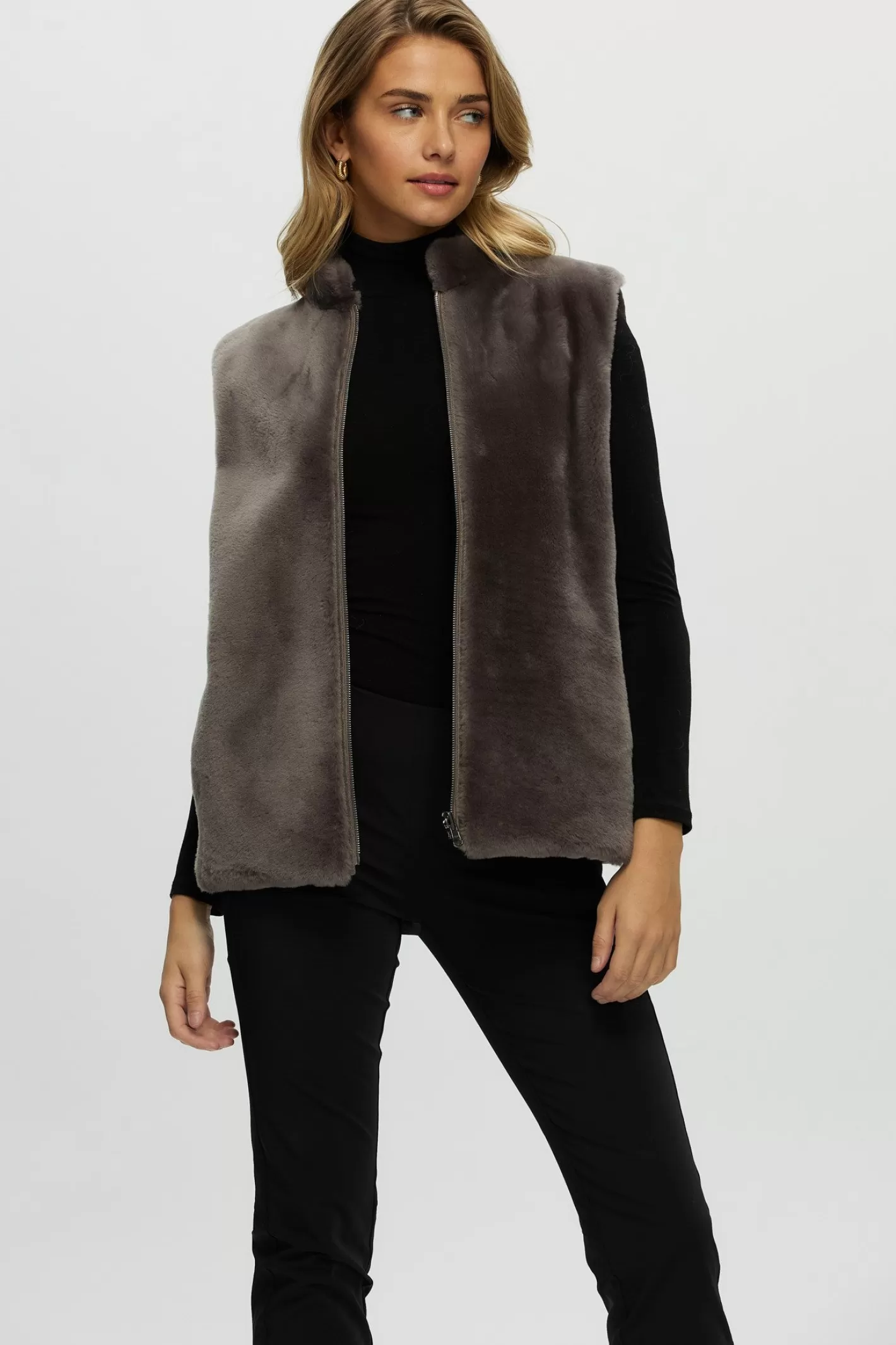 GORSKI Élégance Urbaine : Veste Réversible Femme en Agneau Shearling et Cachemire Loro Piana – Doudoune Matelassée Collection Montréal