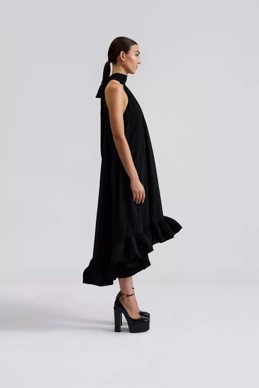 Robe Longue Élégante Malina Sabrina - Noir Classique à Petit Prix | Style Intemporel pour Toutes les Occasions