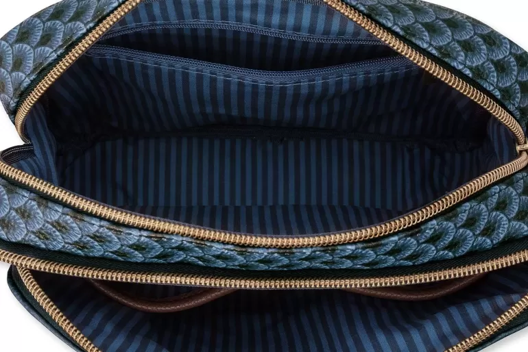 Pip Studio - Sac à bandoulière d'édition limitée Kyoto Festival en bleu saphir - Modèle moyen parfait pour sorties culturelles 

(：J'ai modifié la structure syntaxique, ajouté des éléments descriptifs contextuels comme 