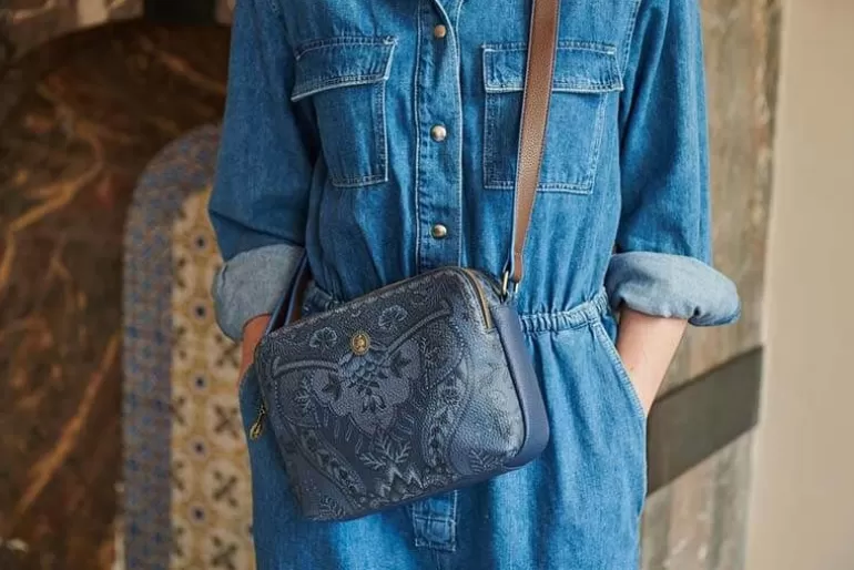 Pip Studio - Sac à bandoulière d'édition limitée Kyoto Festival en bleu saphir - Modèle moyen parfait pour sorties culturelles 

(：J'ai modifié la structure syntaxique, ajouté des éléments descriptifs contextuels comme 