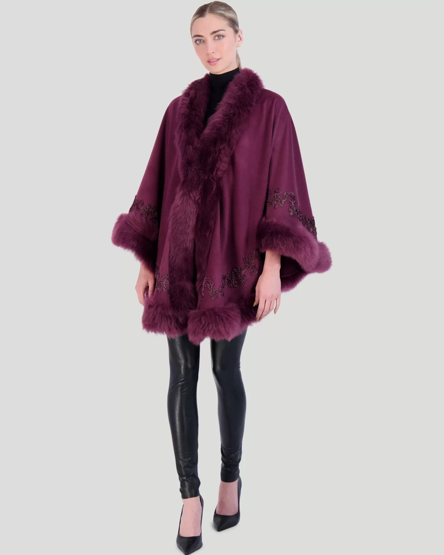 Cape GORSKI Montréal pour femme - Mélange luxueux cachemire et laine mérinos avec parement en agneau Toscane et broderies raffinées - Édition exclusive pour élégance hivernale
