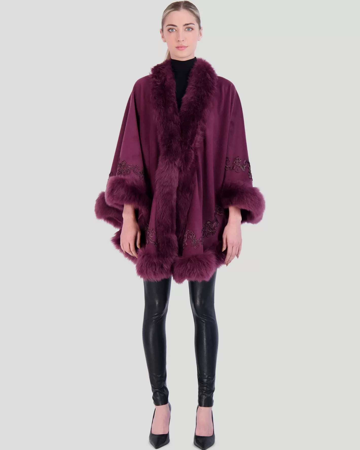 Cape GORSKI Montréal pour femme - Mélange luxueux cachemire et laine mérinos avec parement en agneau Toscane et broderies raffinées - Édition exclusive pour élégance hivernale