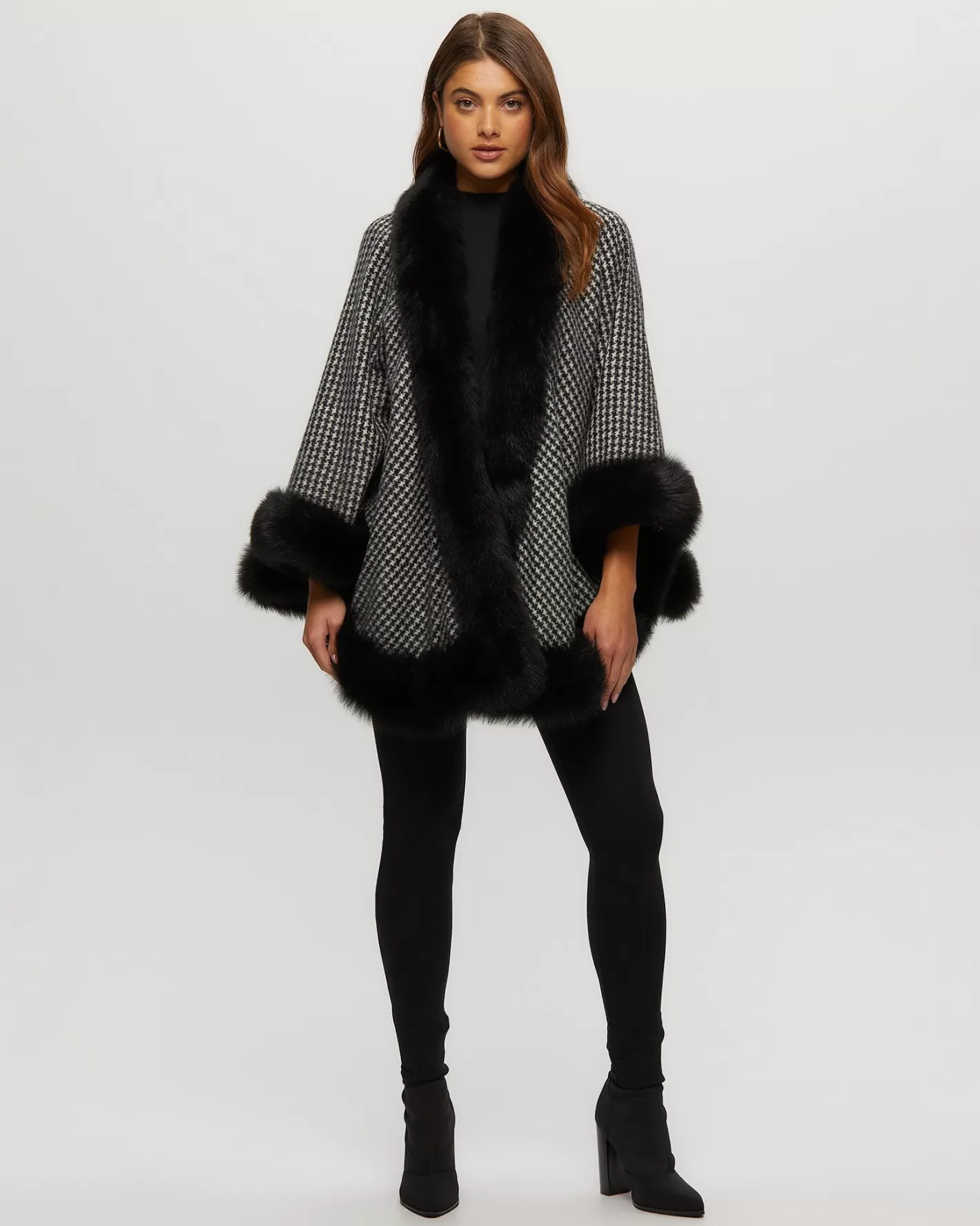Cape en cachemire doux pour femme – Garniture en agneau shearling toscan – Collection exclusive Montréal by GORSKI