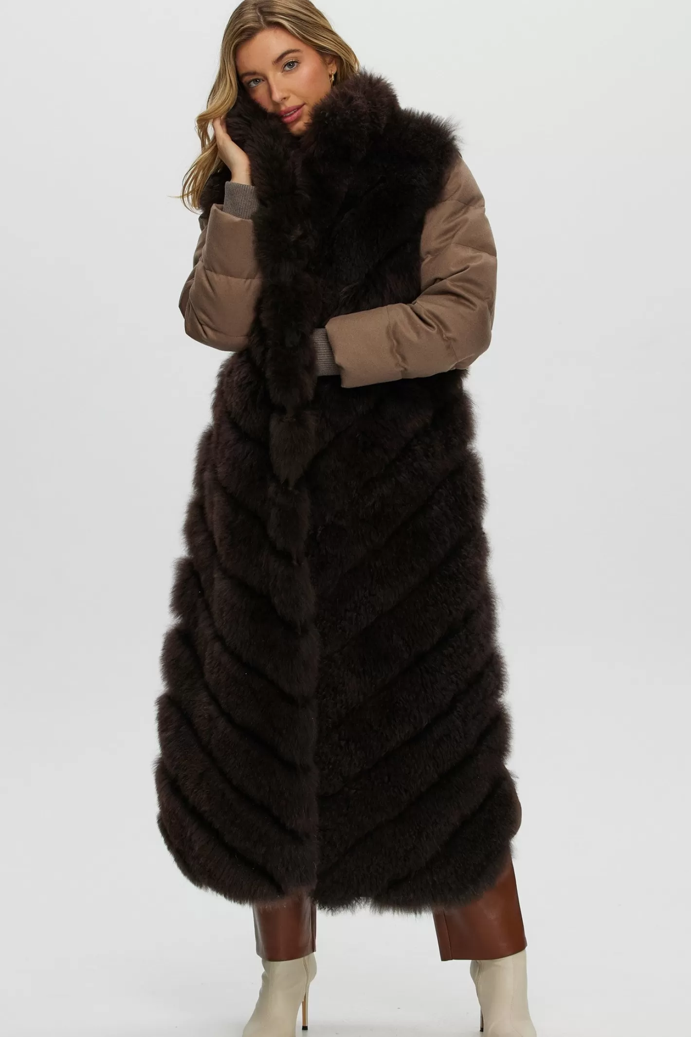 Manteau Hiver Femme GORSKI – Collection Montréal | Coupe Diagonal en Mélange Cachemire avec Manches et Dos Loro Piana – Élégance Hivernale & Luxe Minimaliste