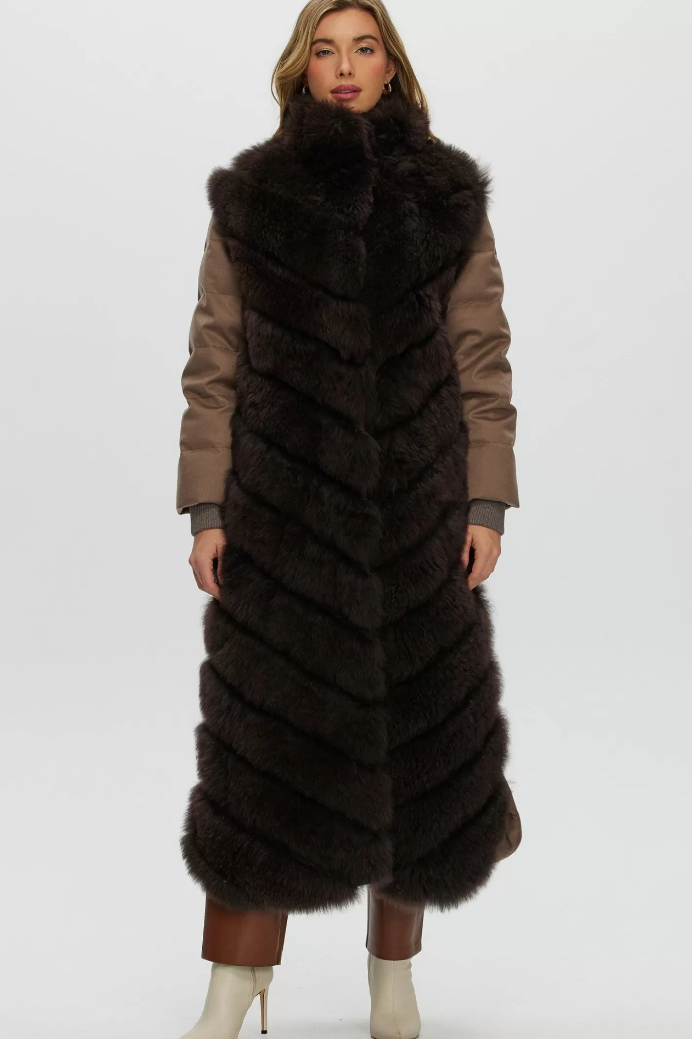 Manteau Hiver Femme GORSKI – Collection Montréal | Coupe Diagonal en Mélange Cachemire avec Manches et Dos Loro Piana – Élégance Hivernale & Luxe Minimaliste