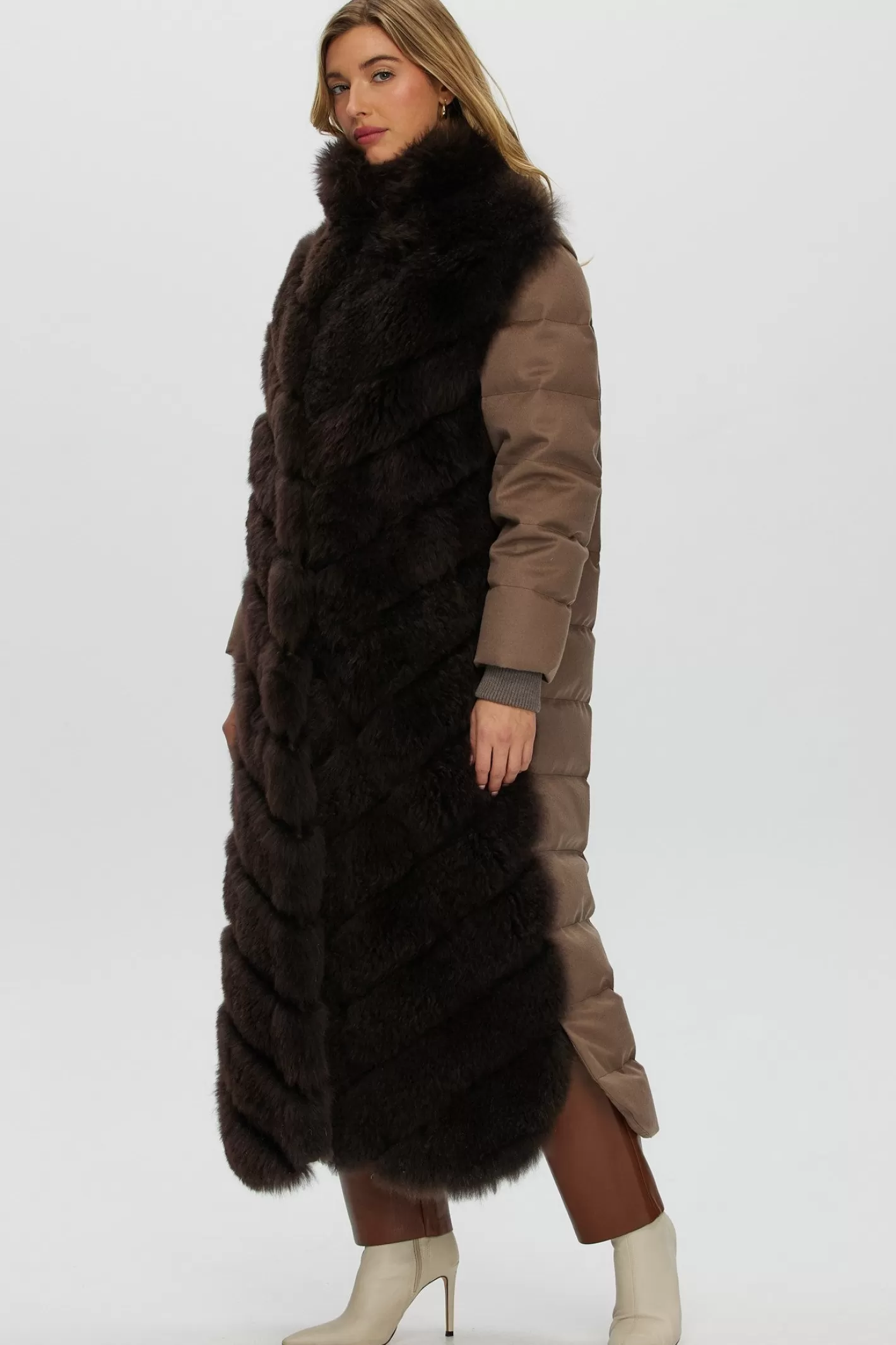 Manteau Hiver Femme GORSKI – Collection Montréal | Coupe Diagonal en Mélange Cachemire avec Manches et Dos Loro Piana – Élégance Hivernale & Luxe Minimaliste