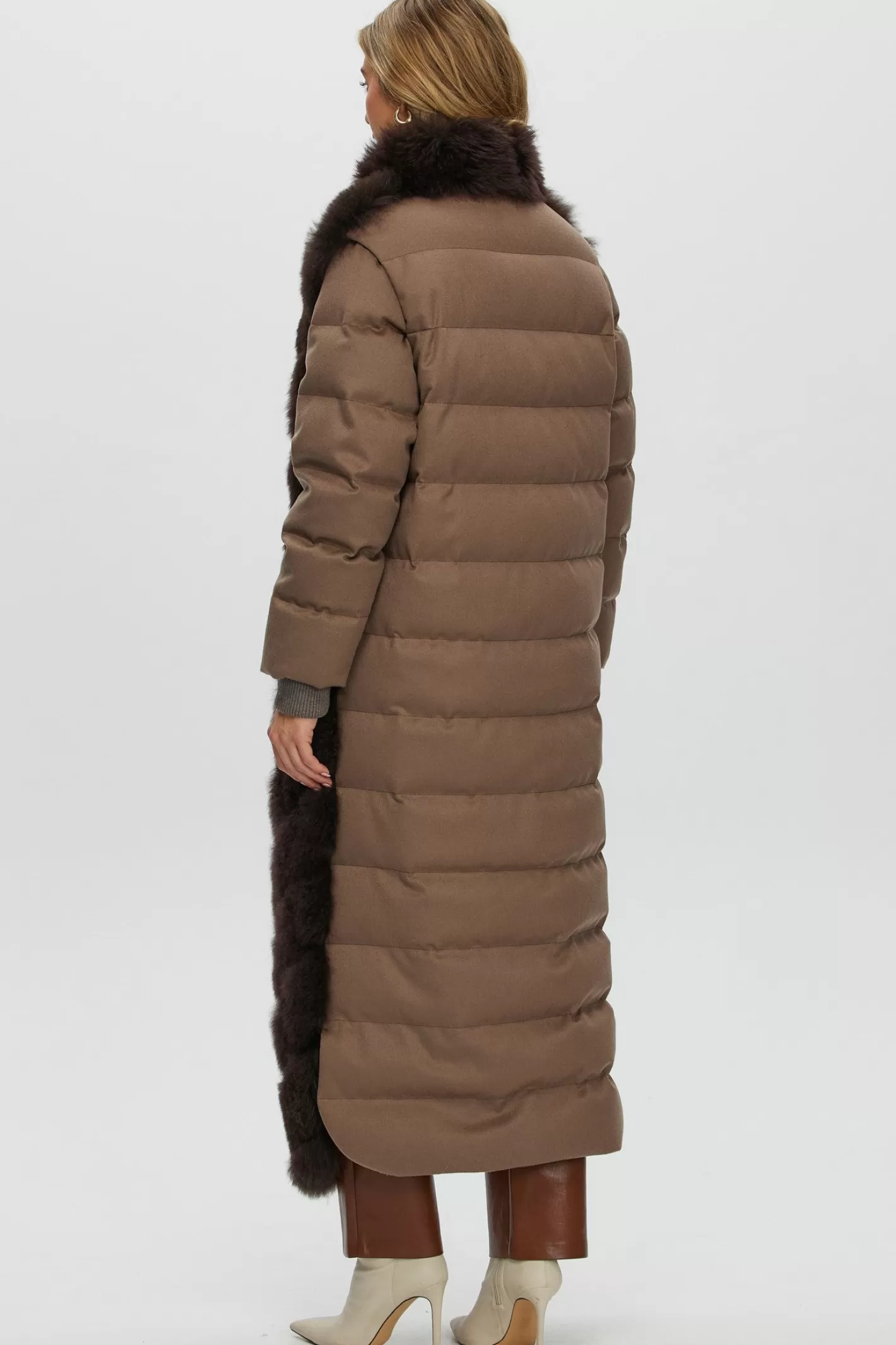 Manteau Hiver Femme GORSKI – Collection Montréal | Coupe Diagonal en Mélange Cachemire avec Manches et Dos Loro Piana – Élégance Hivernale & Luxe Minimaliste